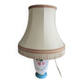 Lampe de salon ancienne en opaline peinte