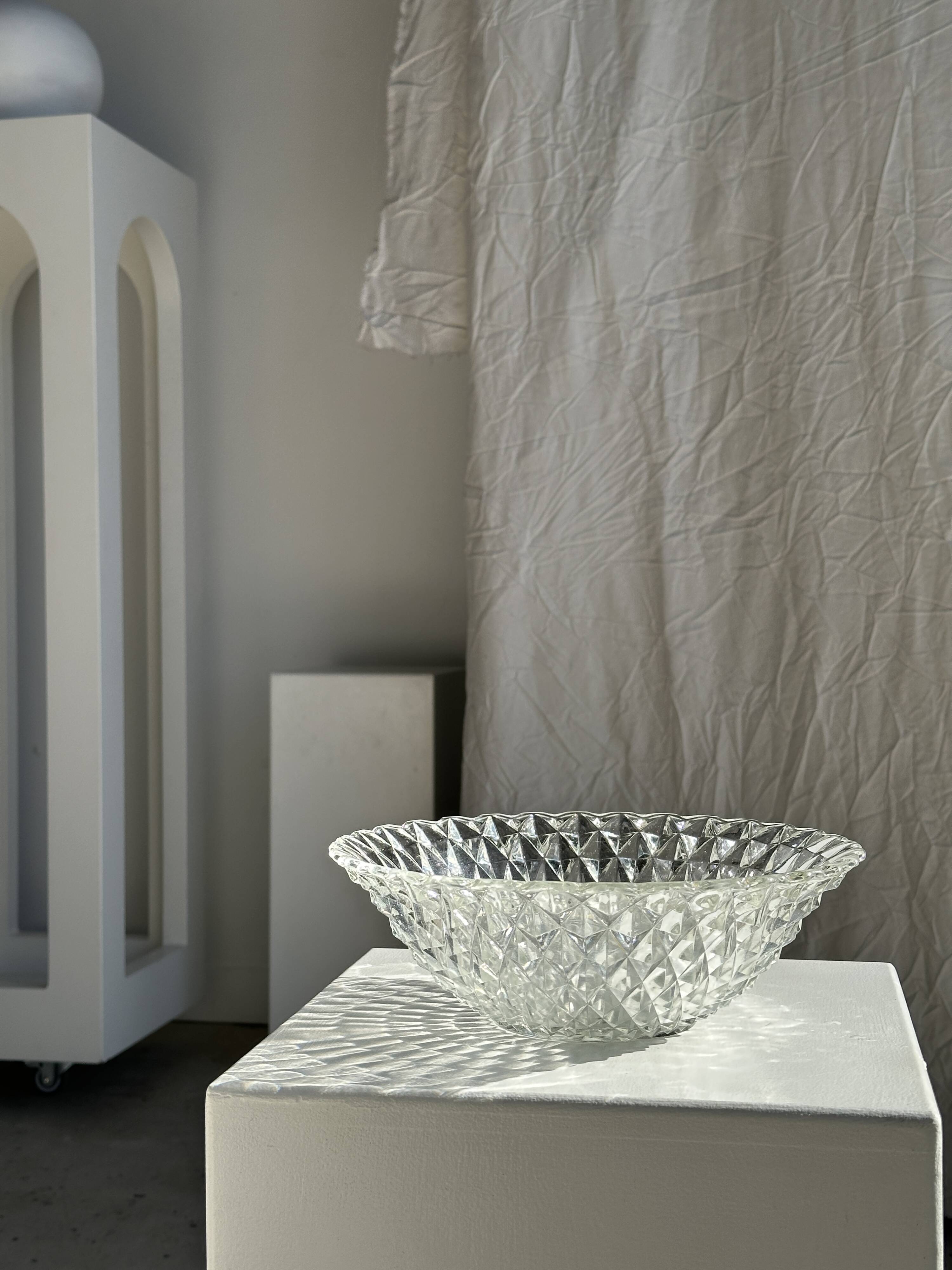 Large classic diamond-tipped glass salad bowl