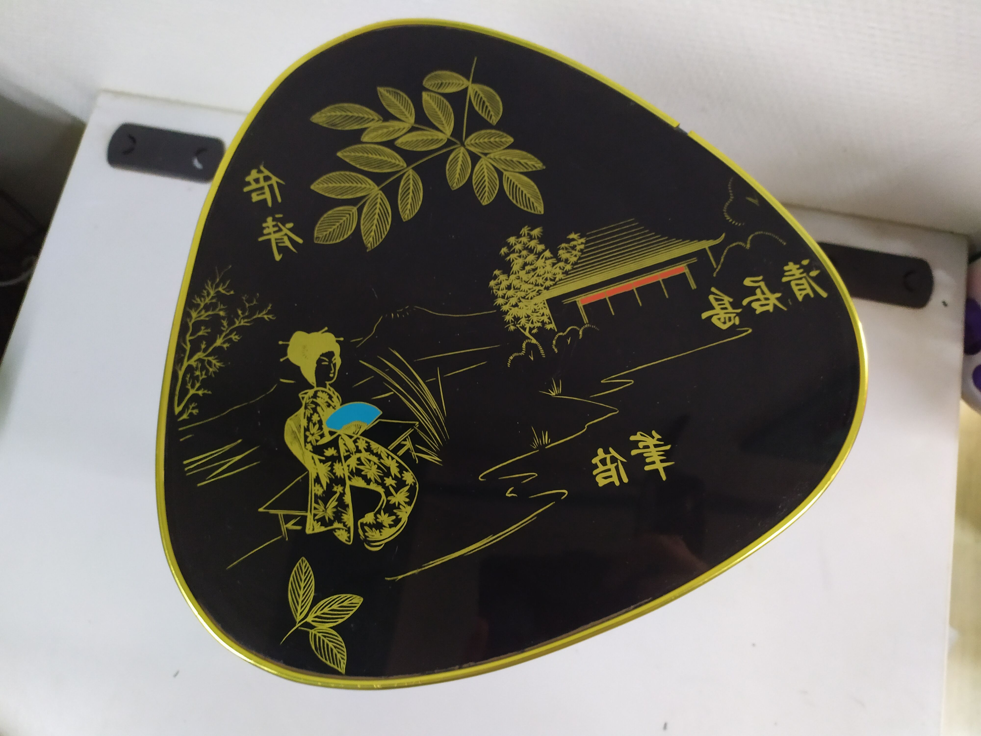 Plant holder in Chinese formica décor