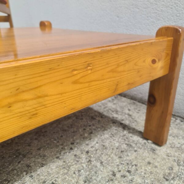 Table basse carrée brutaliste, pin massif, vintage