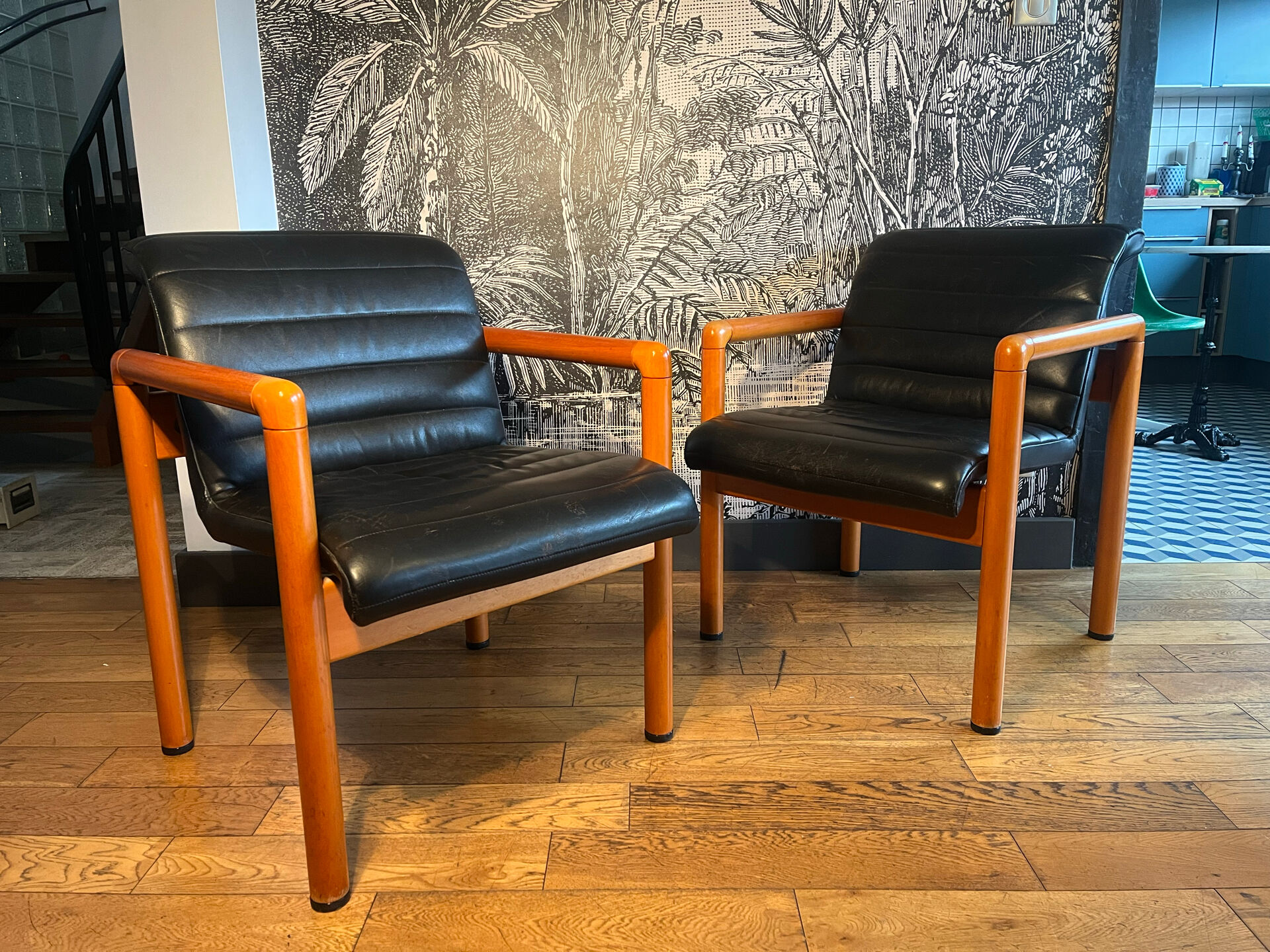 Flötotto leather armchair pair