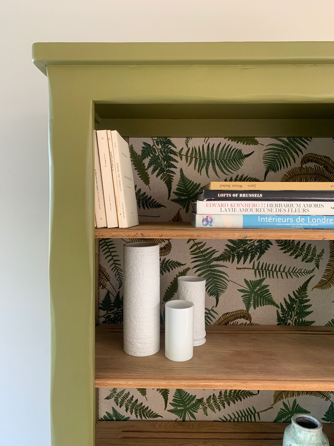 Meuble de rangement vintage en bois vert