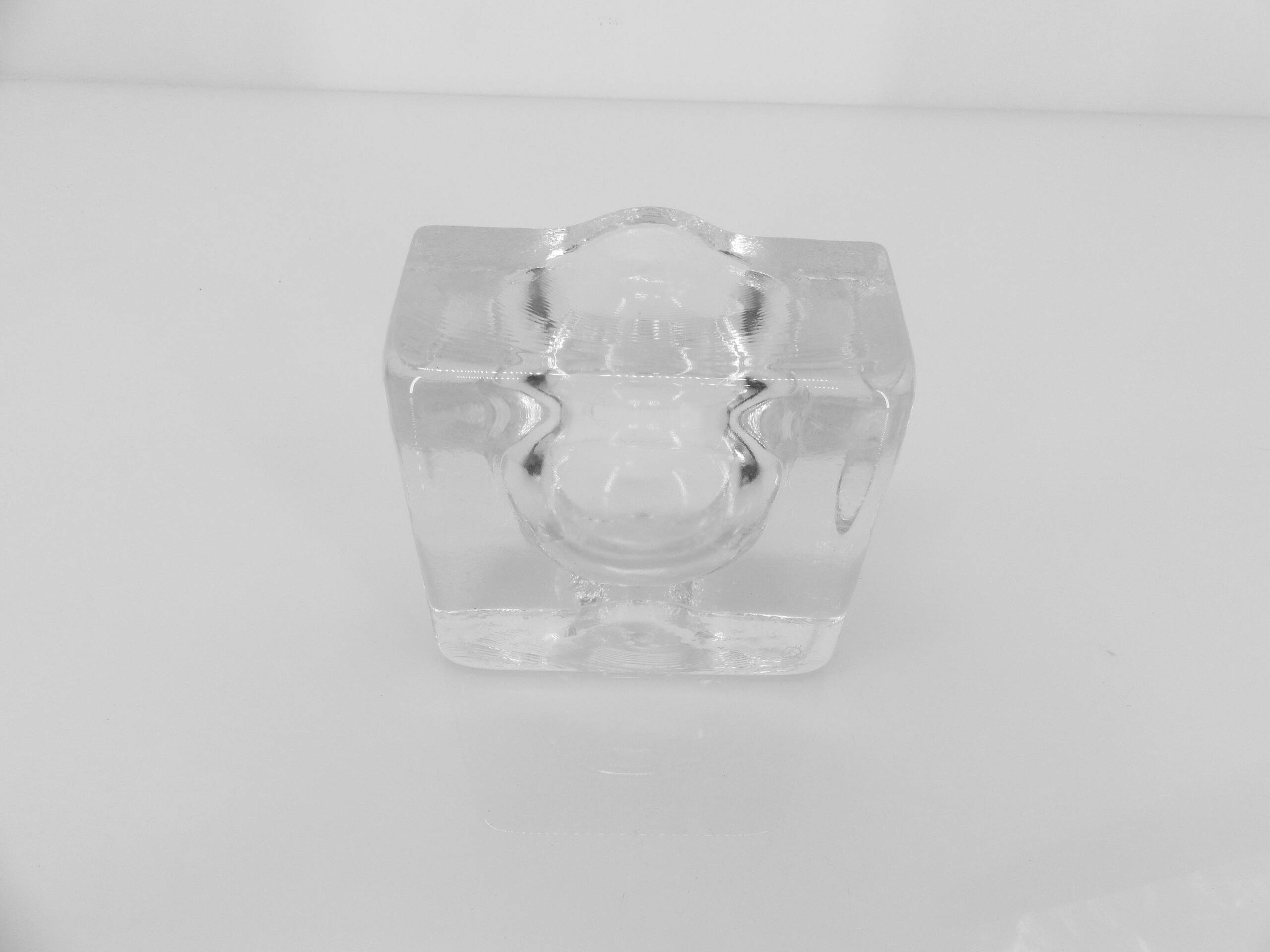Sculptural ashtray in clear glass, Puzzle model, design Bertil Vallien, B