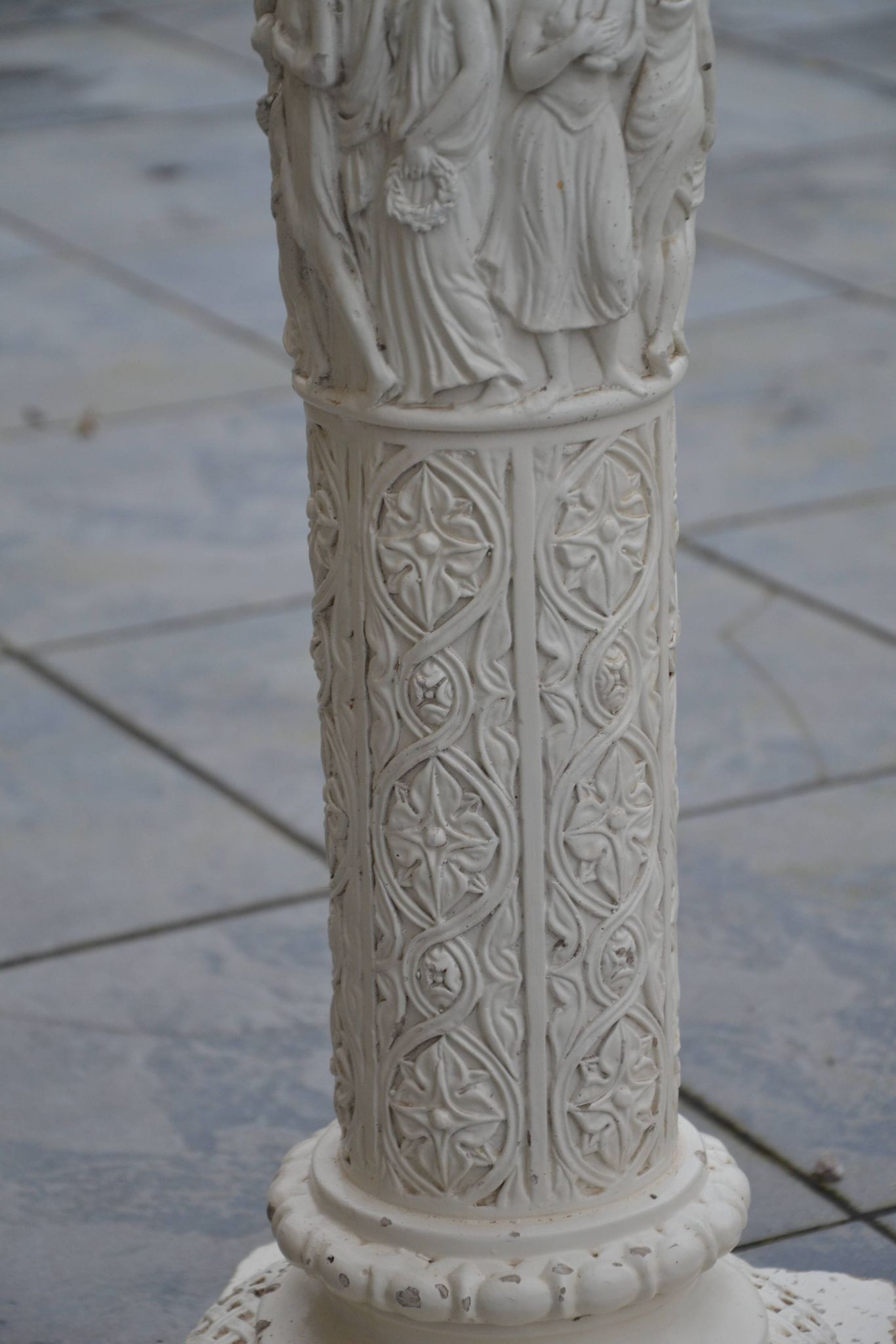 2 old plaster columns
