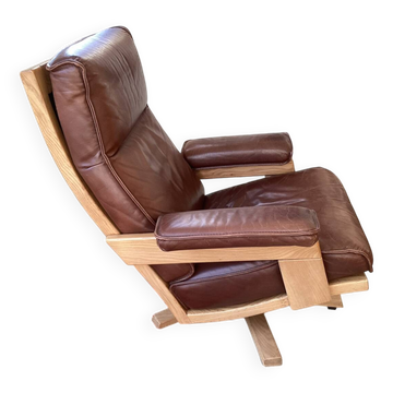 Swivel chair