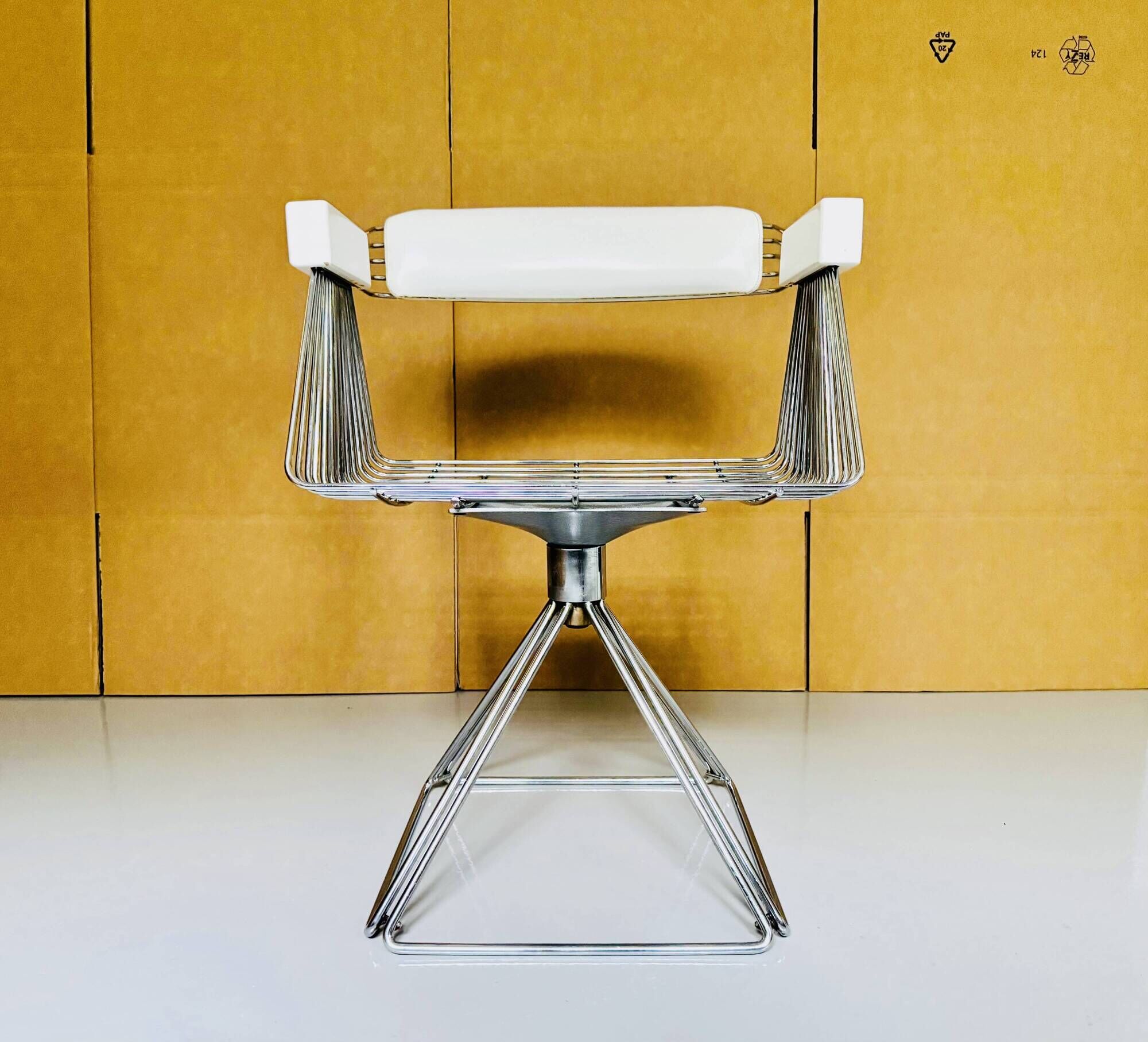 Set of Dining Table with 5 Swivel Wire Chairs by Rudi Verelst for Novalux
