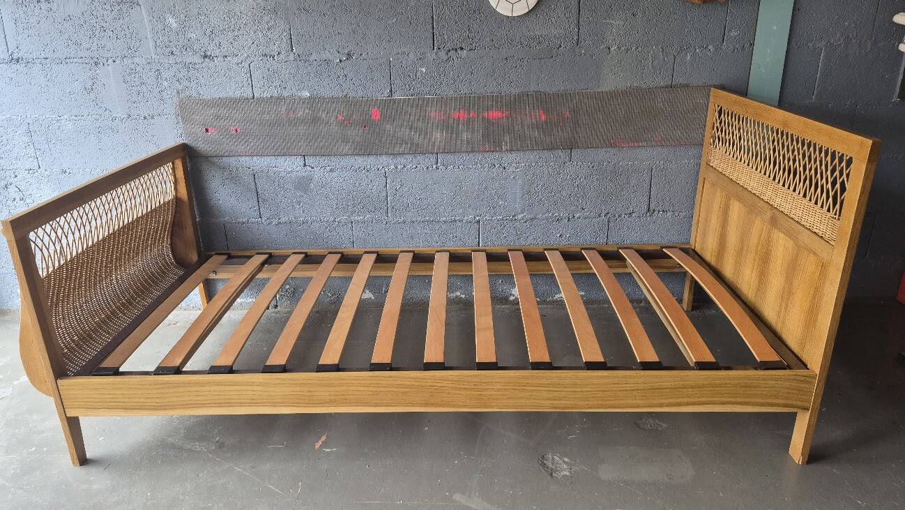 Rattan bed