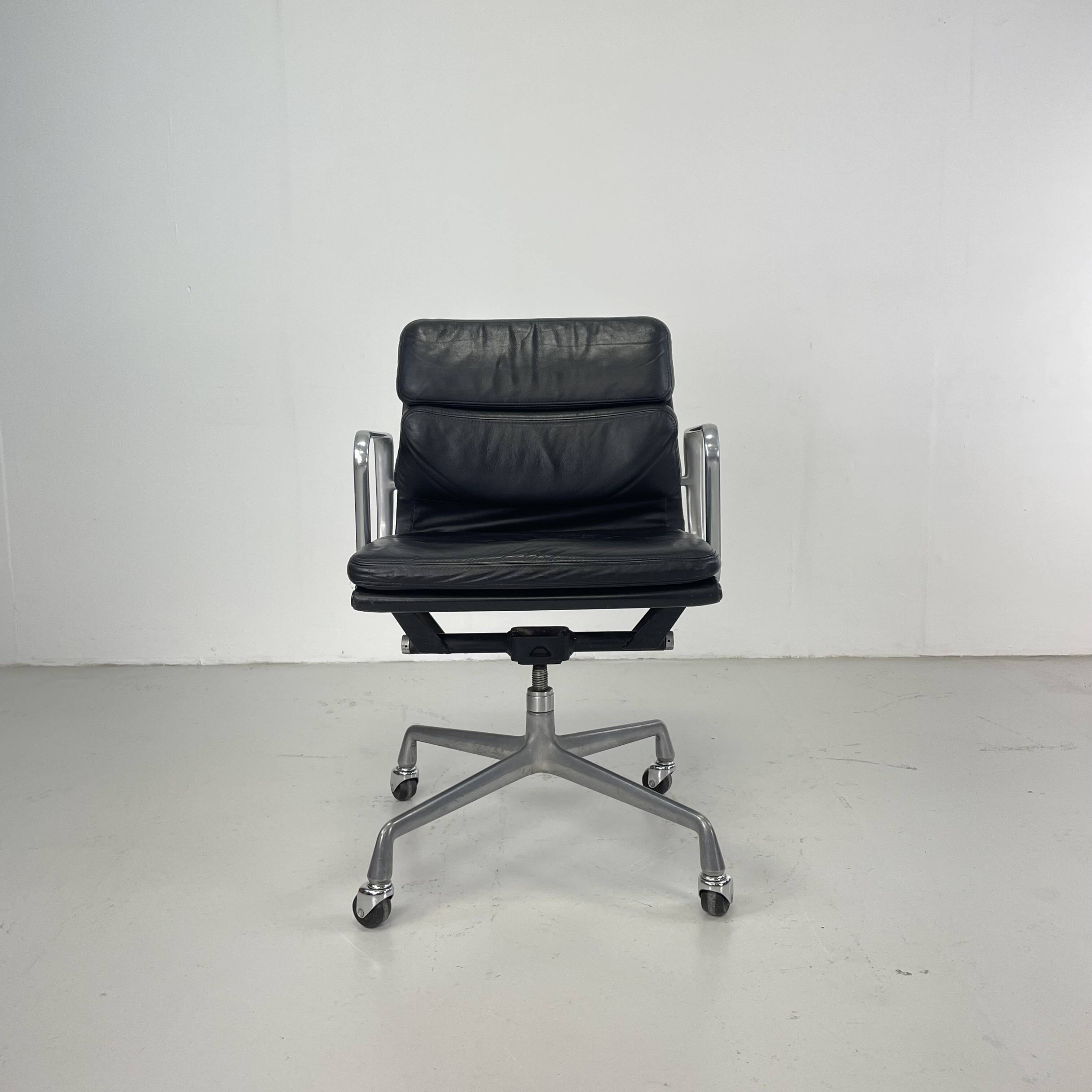 Eames Herman Miller cuir noir Soft Pad Group