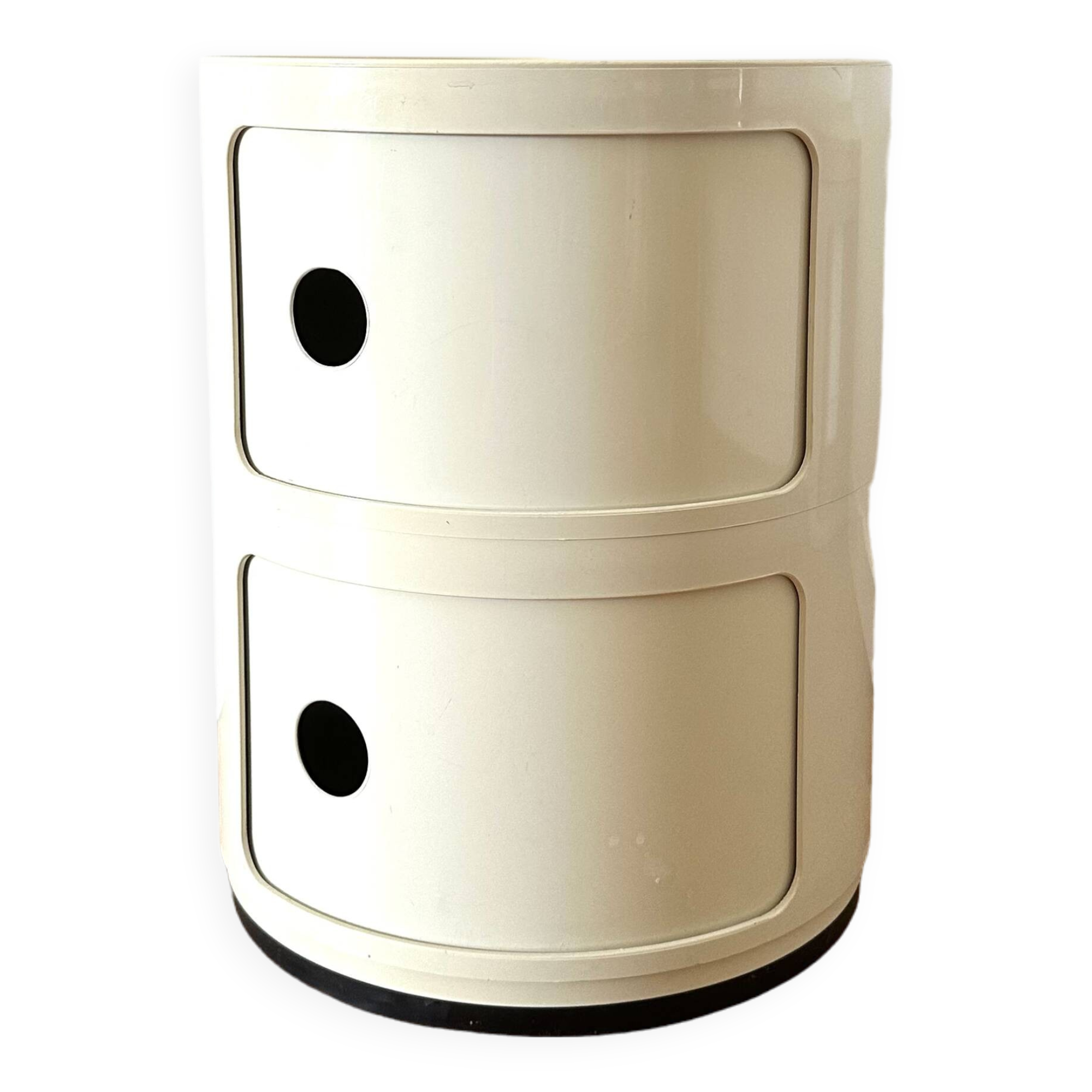Componibili furniture designed by Anna Castelli for Kartell