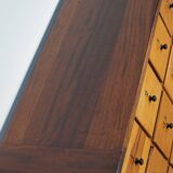 Grande apothicairerie / meuble d'école industrielle néerlandaise en hêtre, milieu du 20e siècle