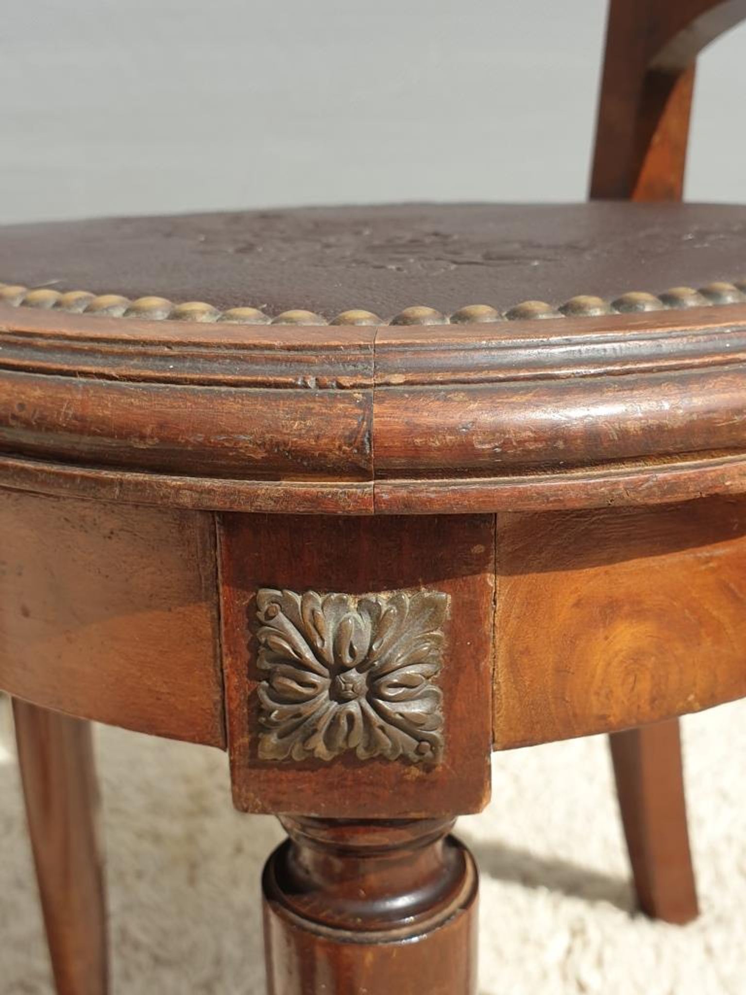 Lot 6 Art Deco chairs in Walnut style Louis XVI seat leather decorated with roses