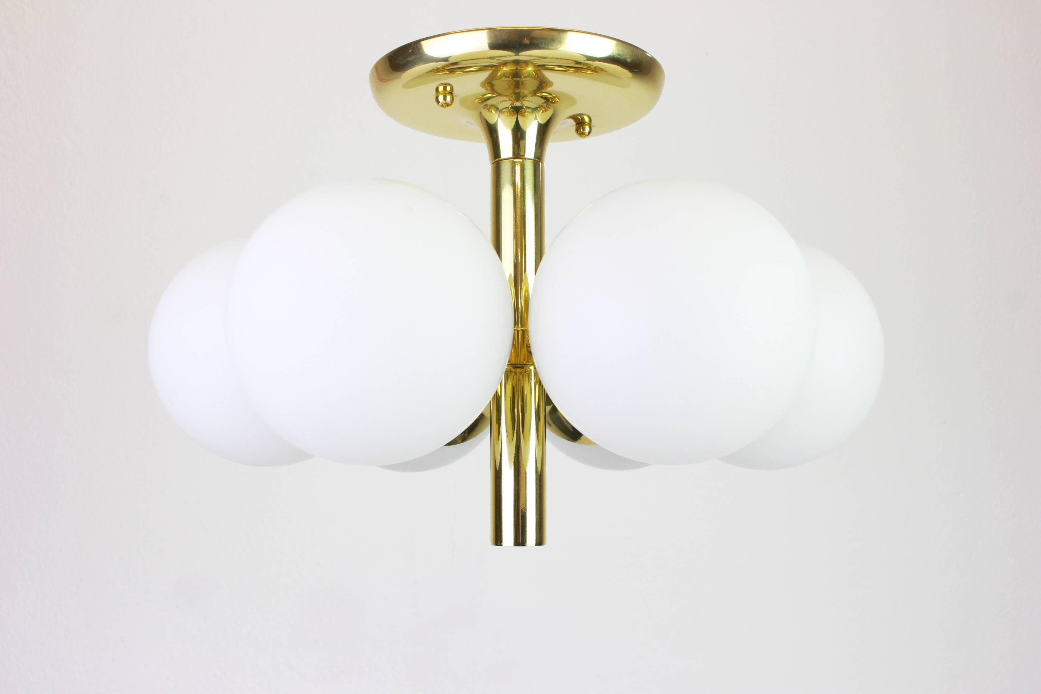 Lustre Radial Sputnik en Verre Opalin Kaiser, Allemagne, années 1960