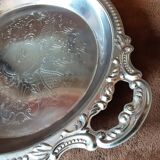 Set of 2 metal dishes