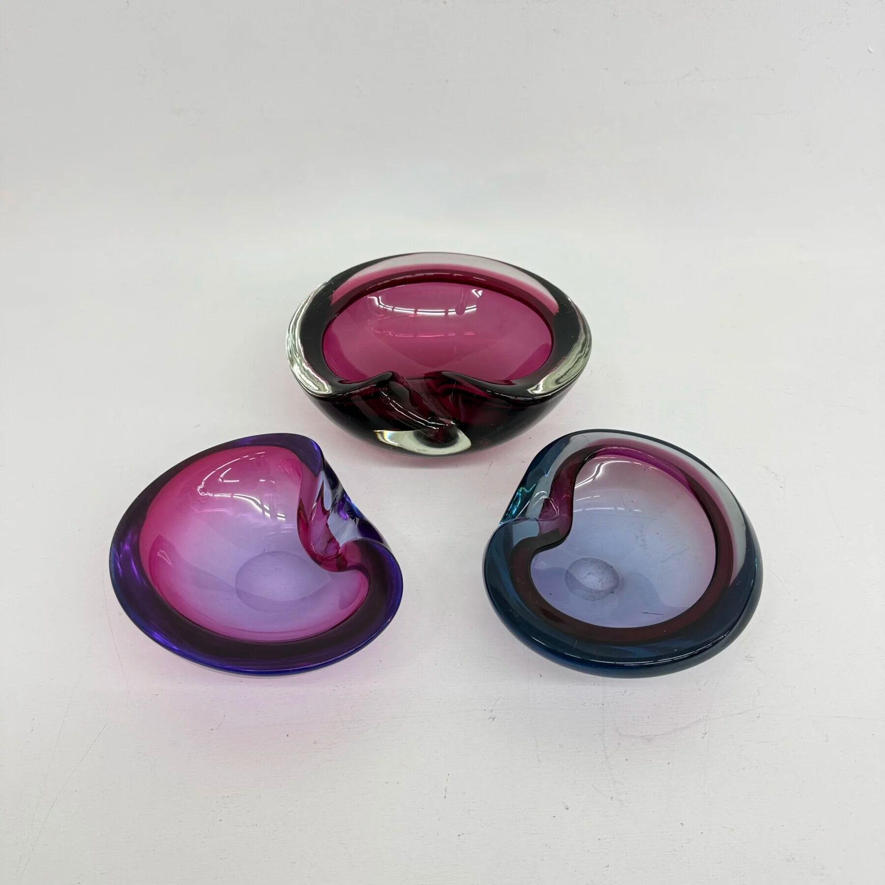 Set of 3 Murano Sommerso pink glass bowls, 1970s