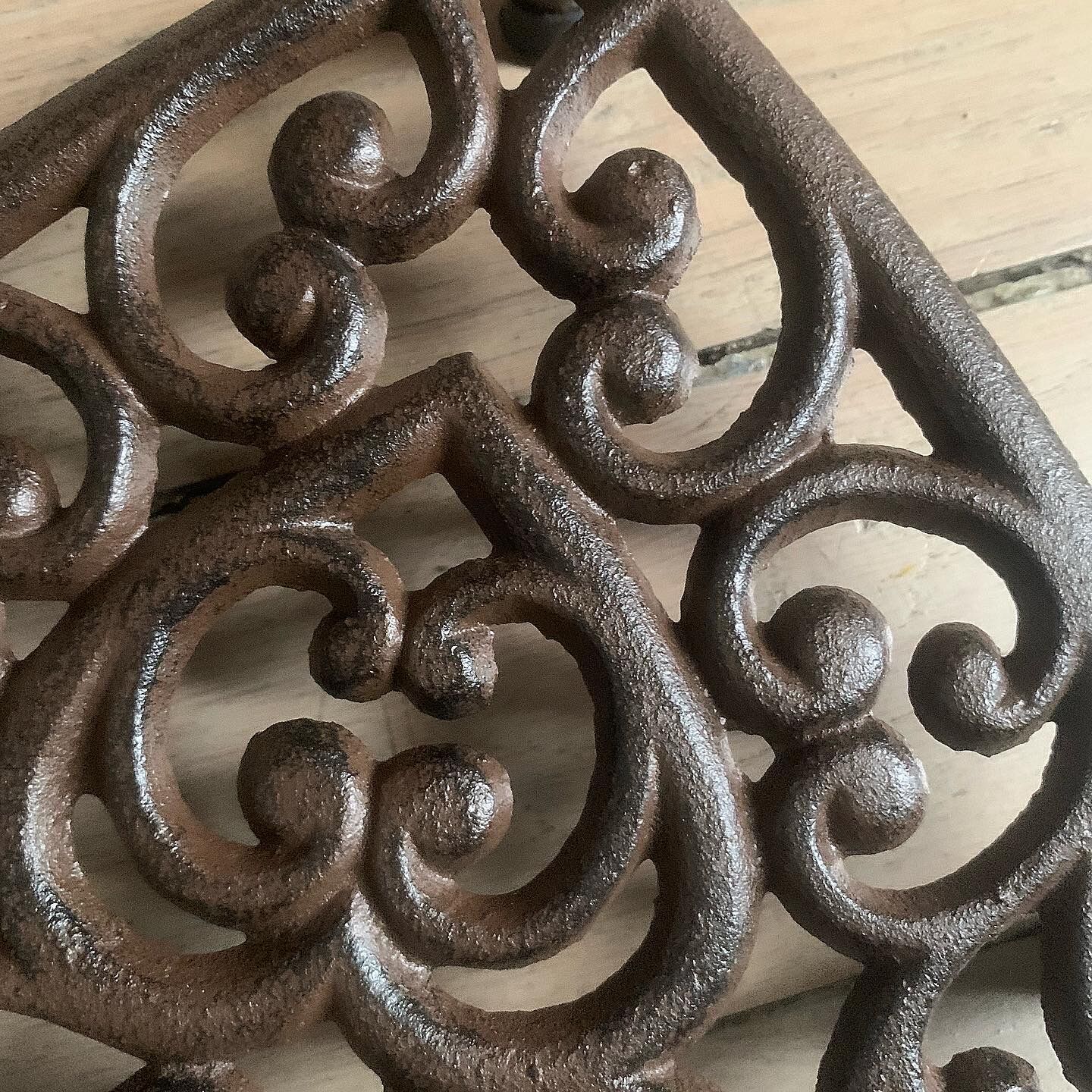 Cast iron heart trivet