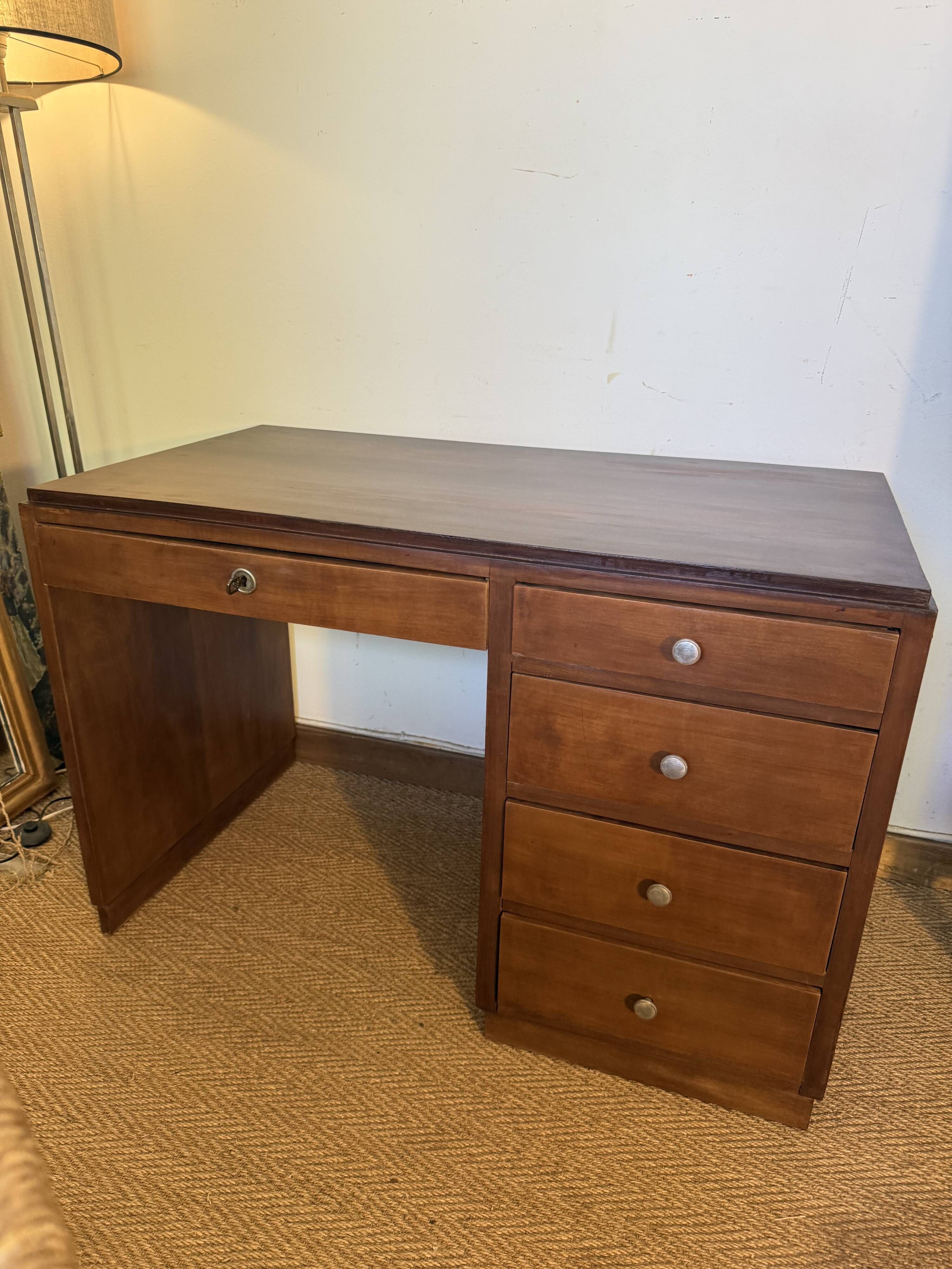 Art Deco desk in wood and walnut veneer.