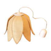 Suspension in cannage in the shape of a flower.