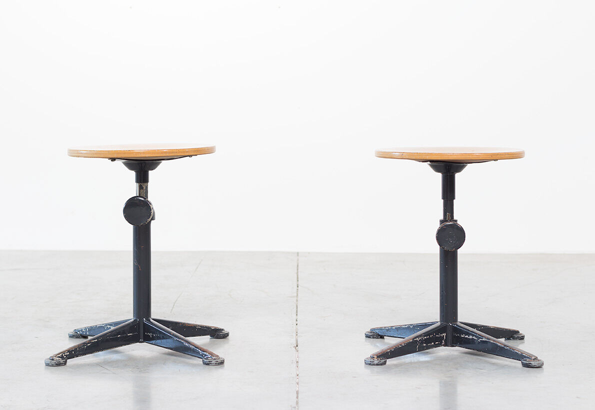 Friso Kramer two cirkel Ahrend swivel stools, 1960s