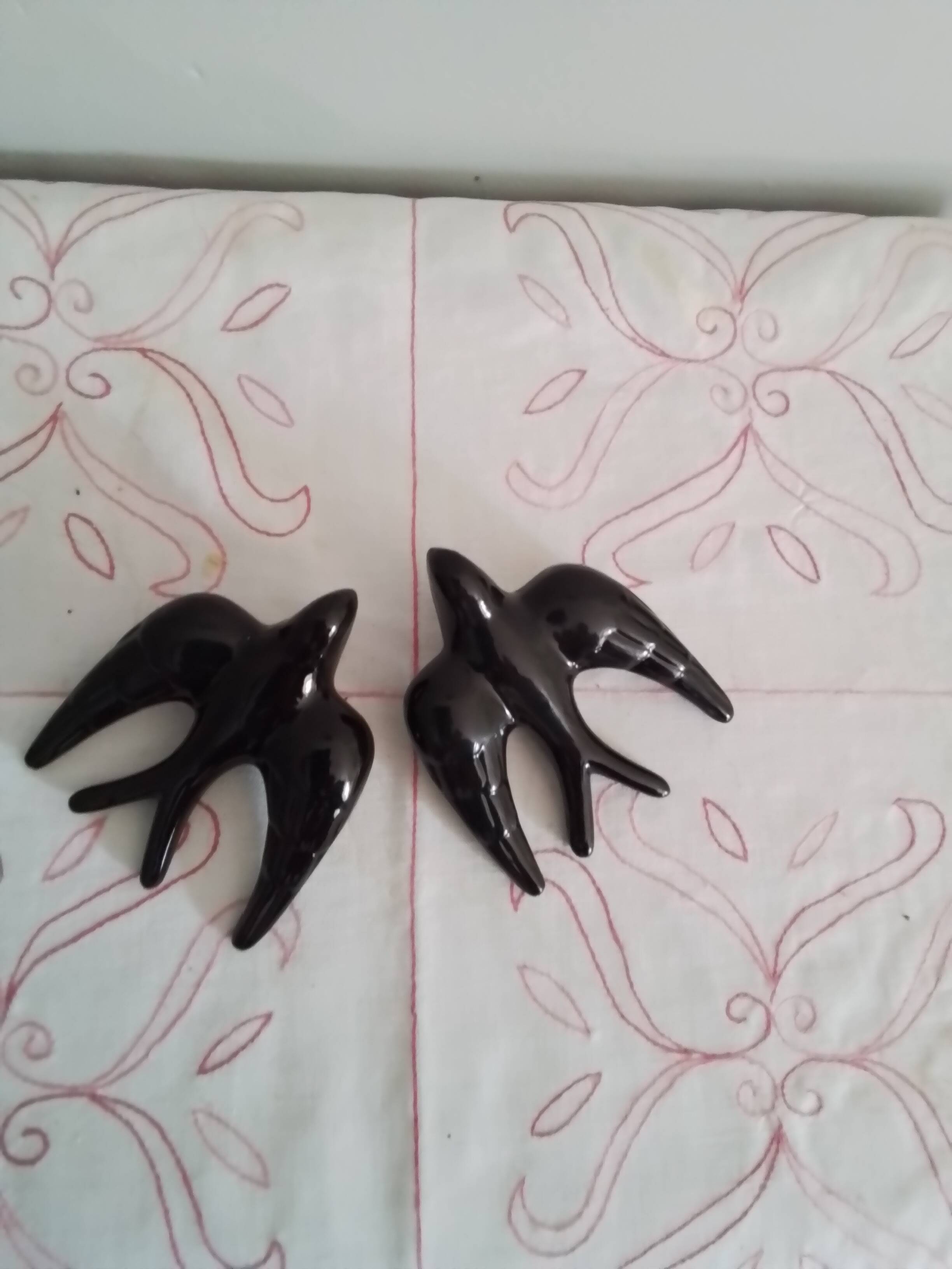 Set of two ceramic swallows