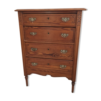 Beginning 20th pitch pine dresser