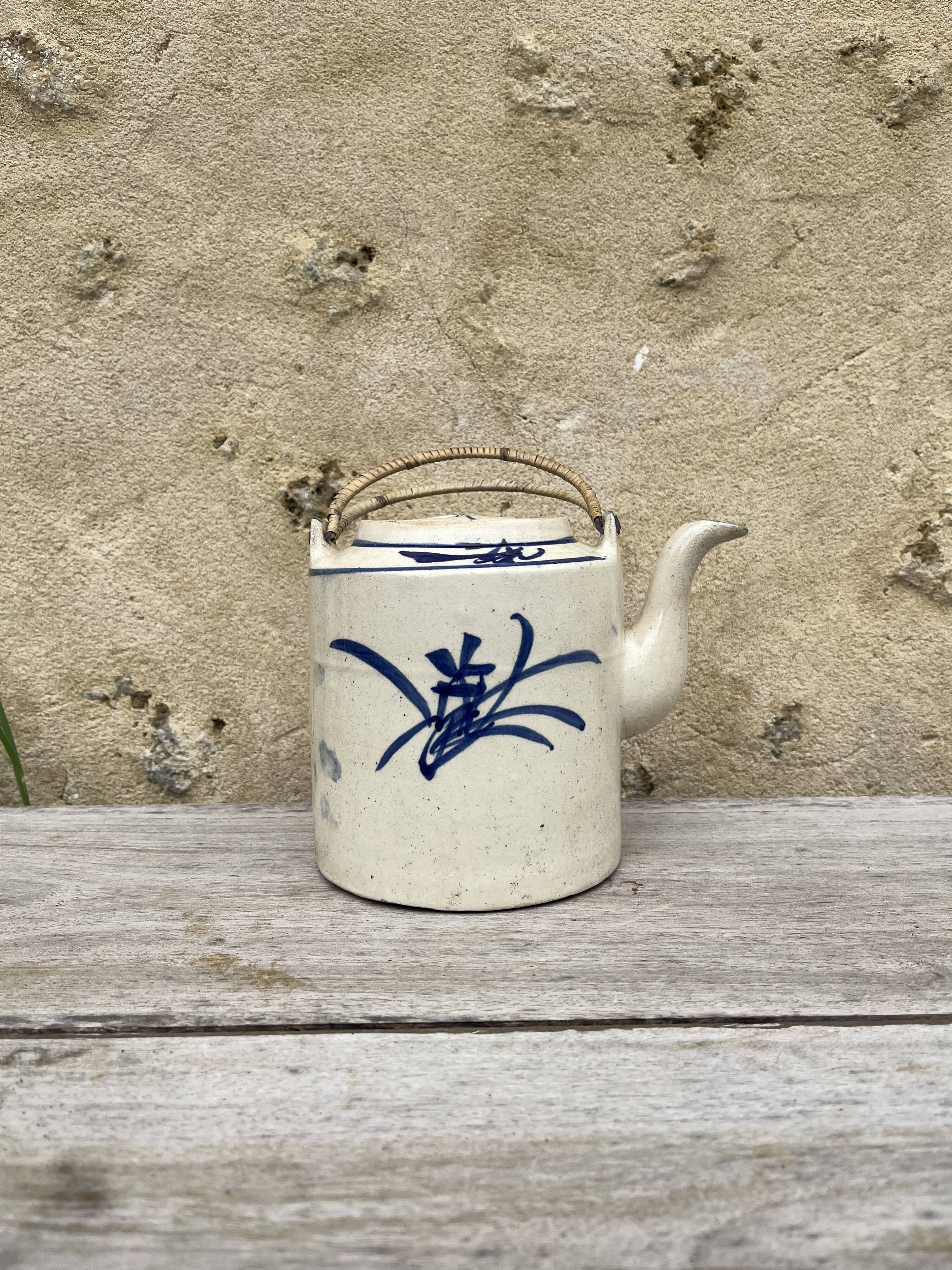 19th century hand-painted Chinese teapot