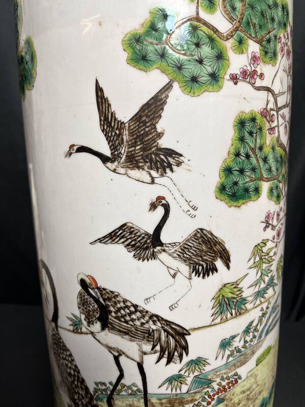 Vase rouleau en porcelaine décor grues et flore, Chine XIXème