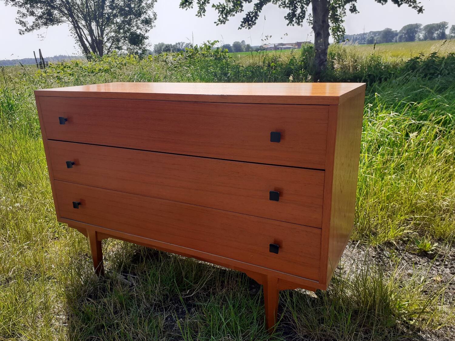 Vintage chest of drawers