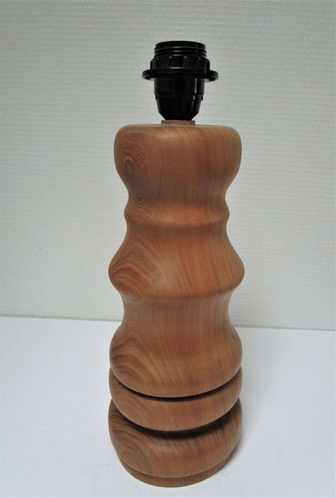 Pied de lampe XL bois massif veiné tourné vintage