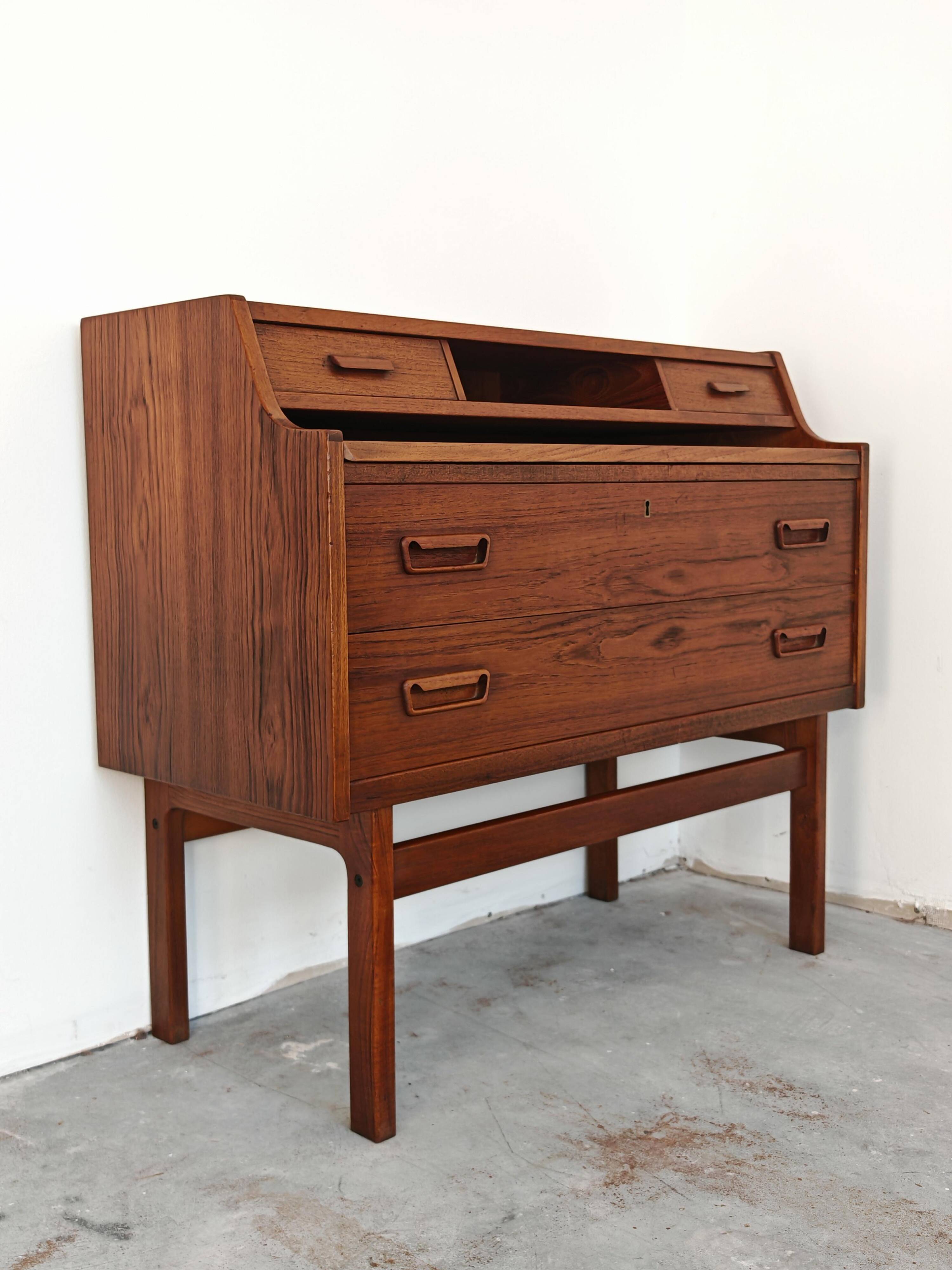 Bureau et commode Mid Century Modern par Arne Wahl Iversen 1960s