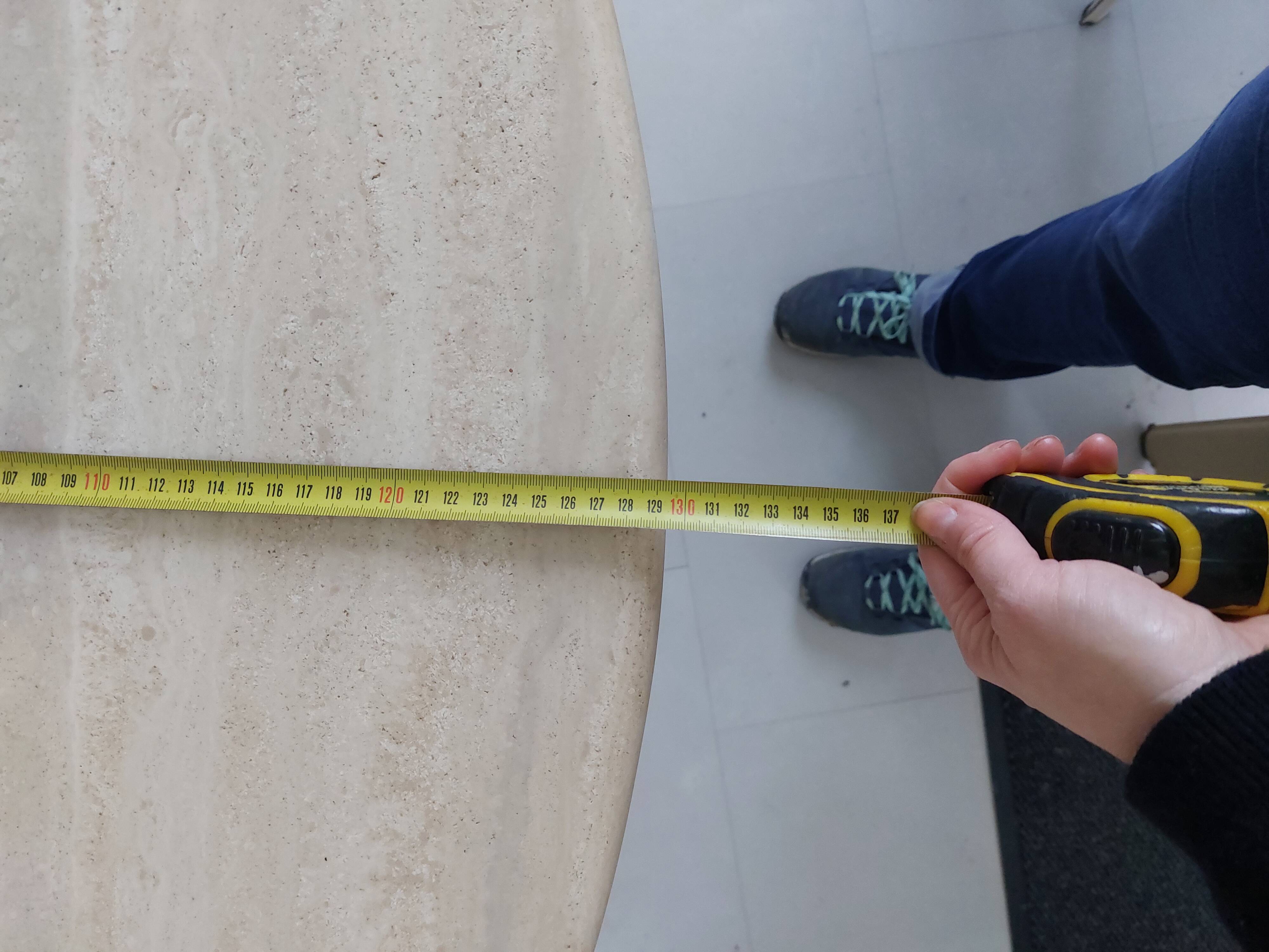 Round stone table (4-6 people)