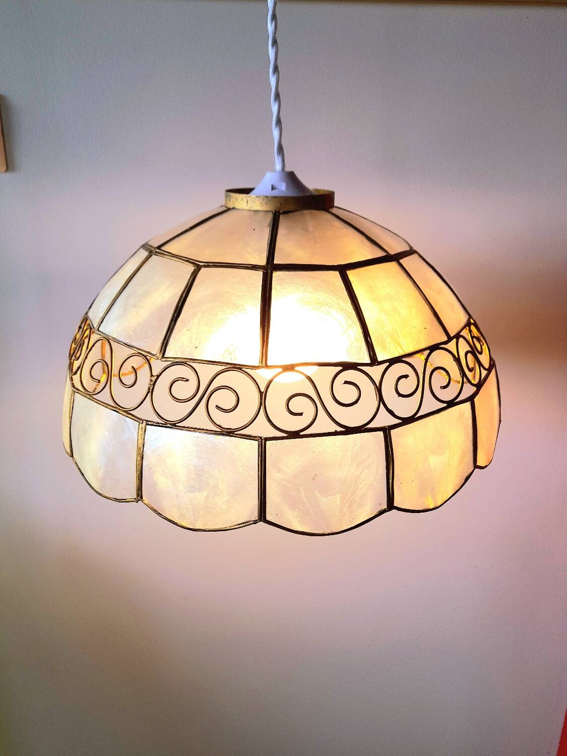 Suspension nacre et laiton 1960