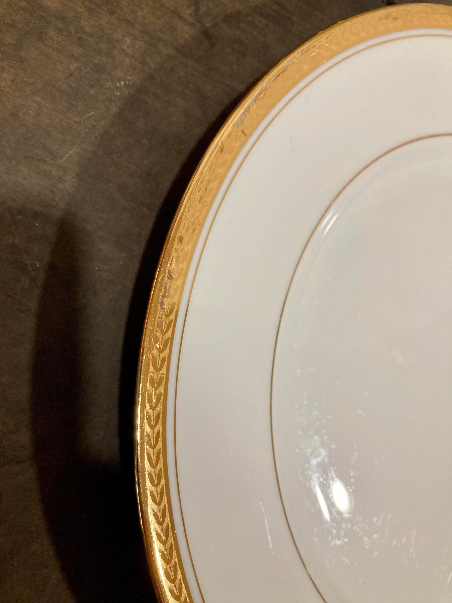 Lot de 12 assiettes en porcelaine de Limoges PCVB