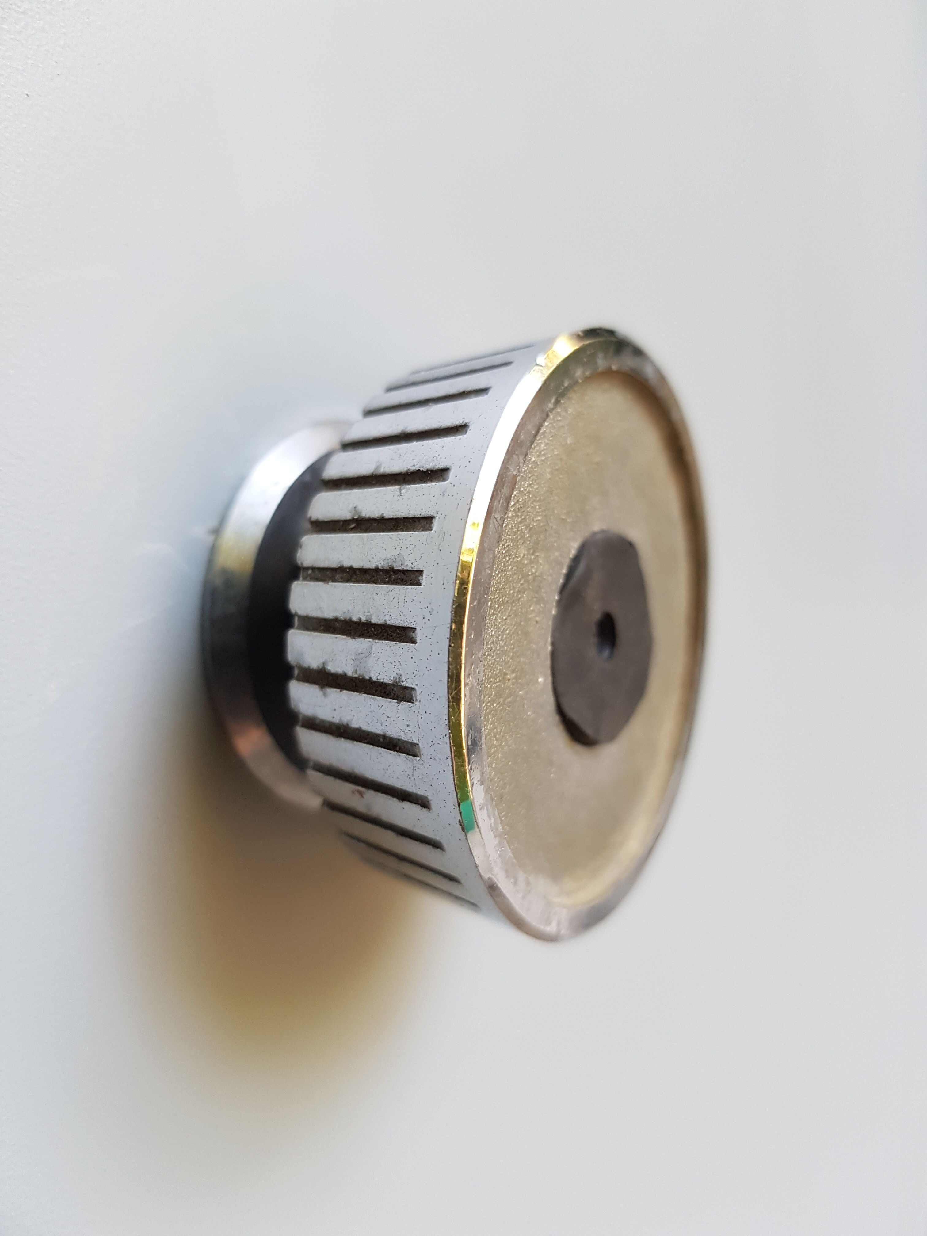 Set of 2 metal dressers