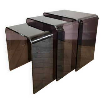 Ensemble de 3 tables basses gigognes en plexi fumé / violet années 70