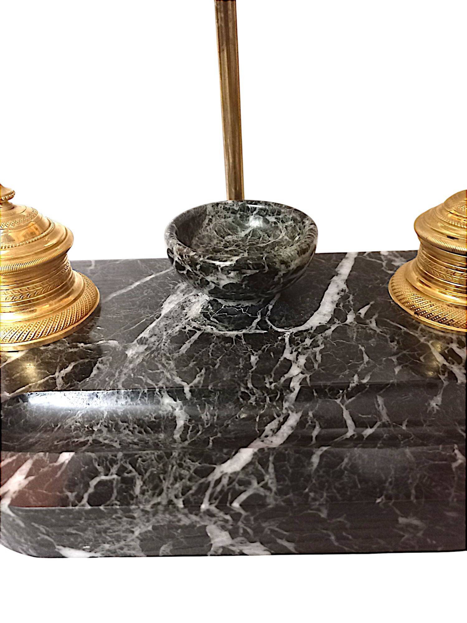 Marble and gilded bronze inkwell lamp