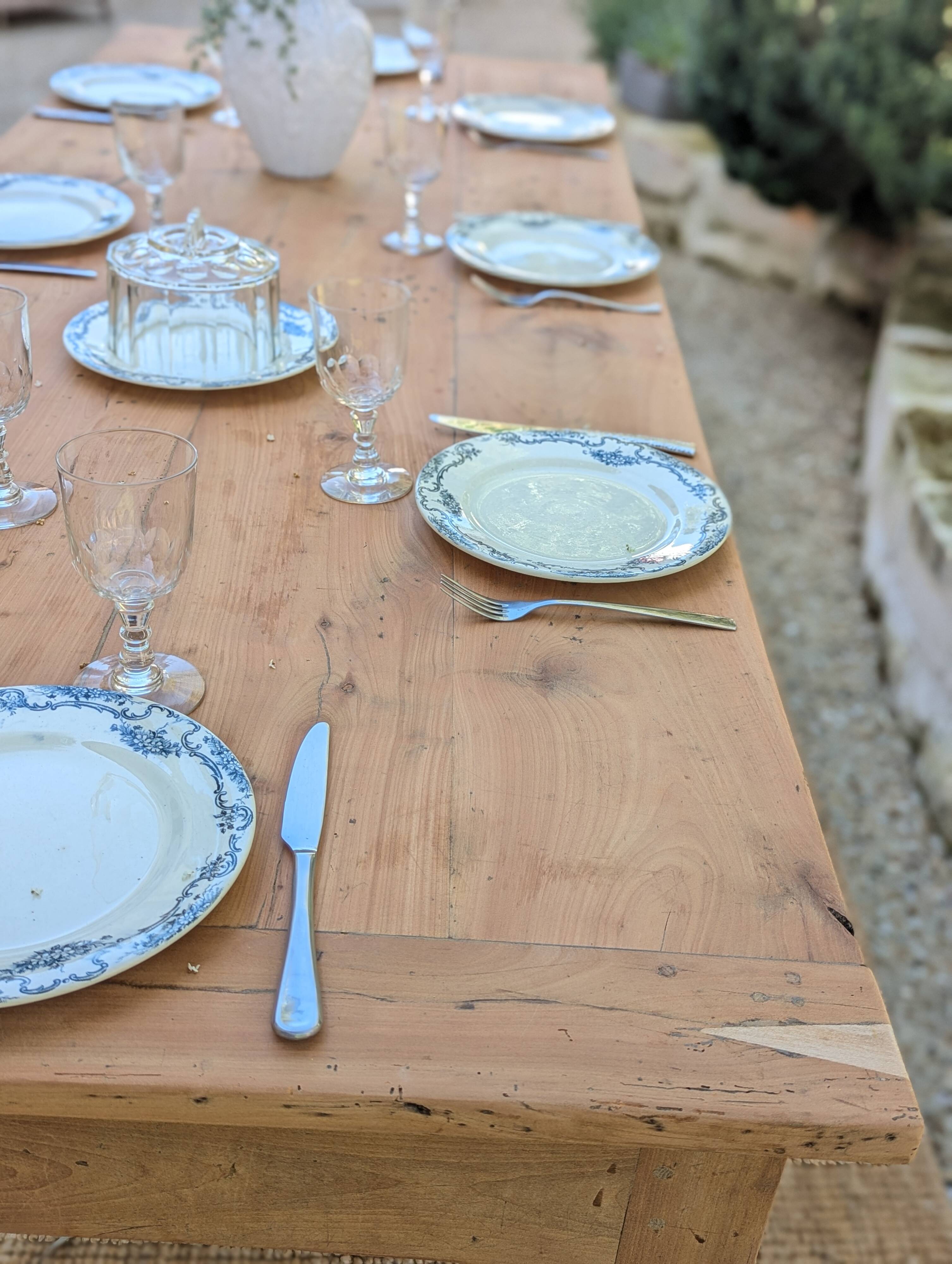 Farm table