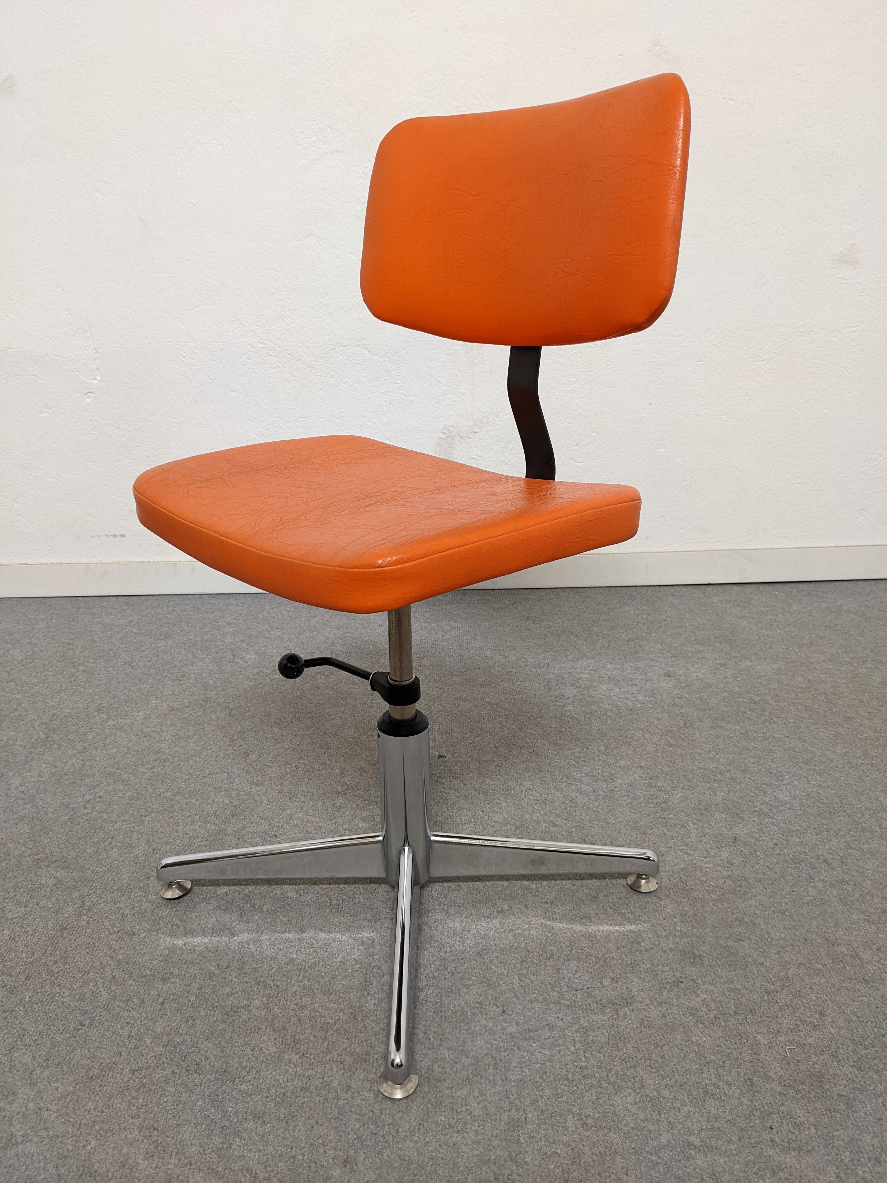 Swivel office chair from the 60s/70s