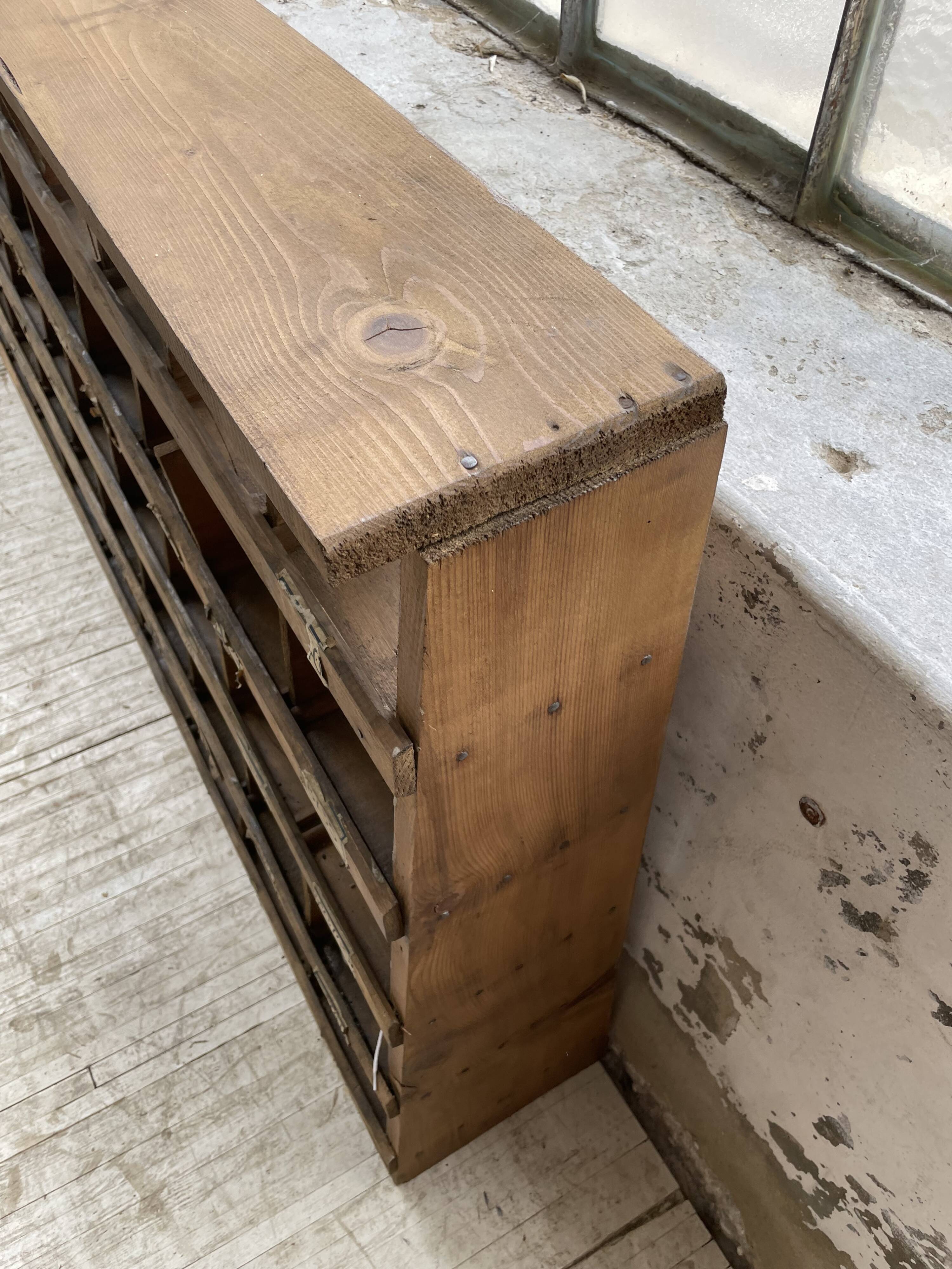 Meuble de métier pin à cases XL 250cm