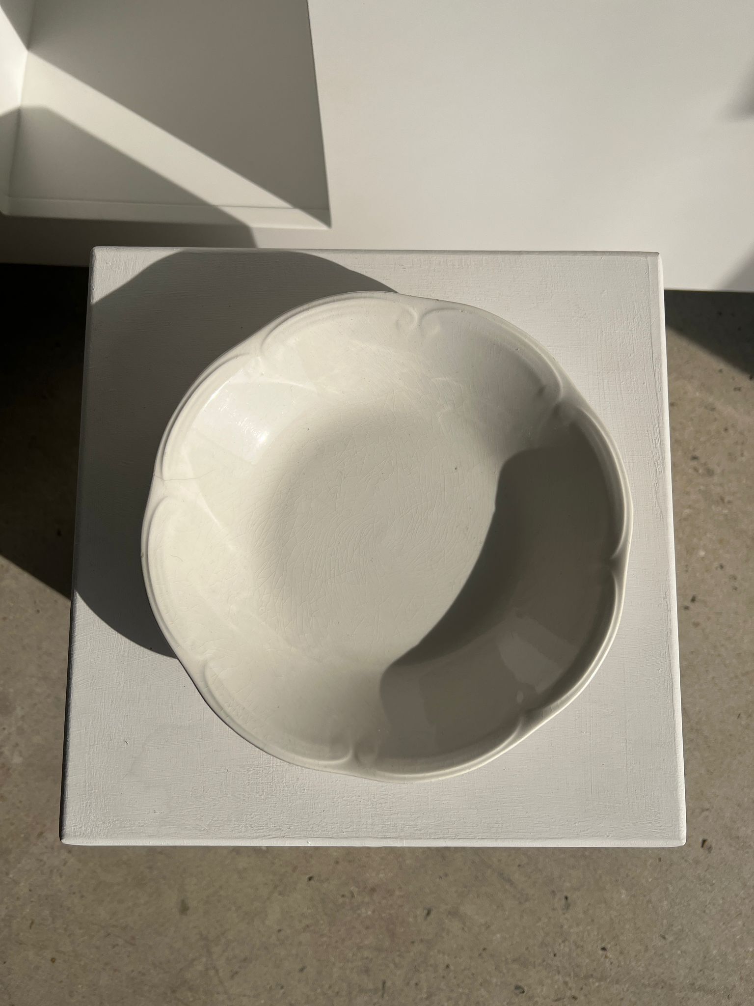 2 white hollow plates flower shape Gien D: 21,5cm