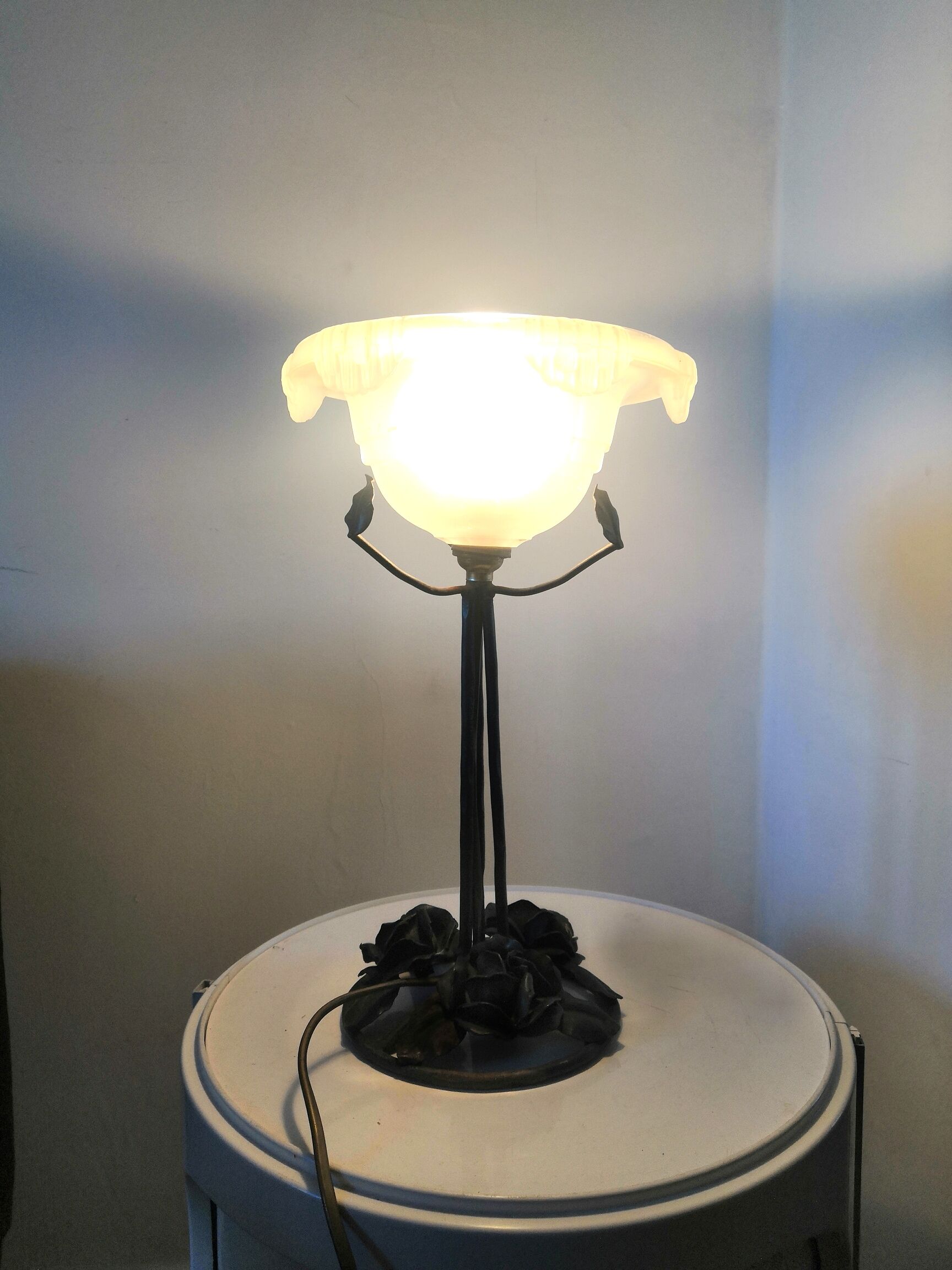 Vintage lamp frosted basin foot with floral decoration design 60s - 70s