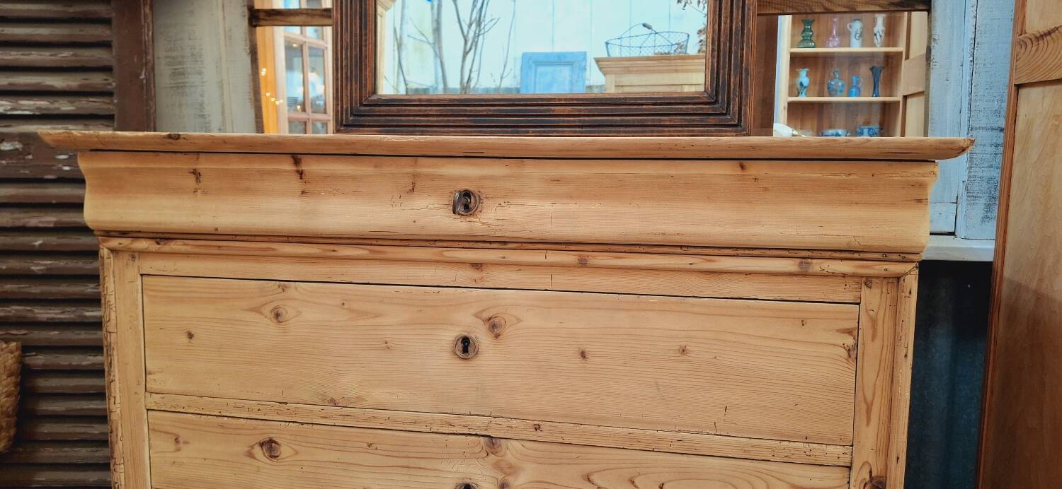 Antique chest of drawers