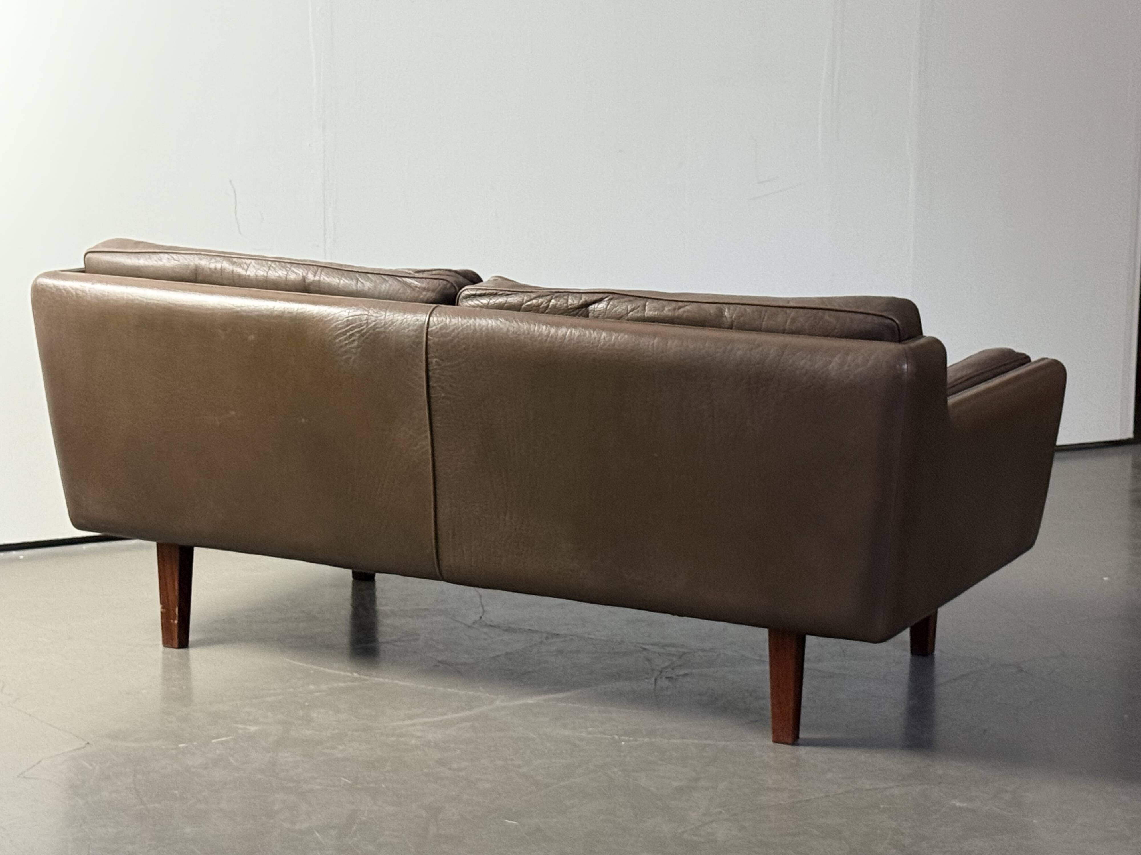 2-seater sofa in brown leather, Illum Wikkelso for Holger Christiansen