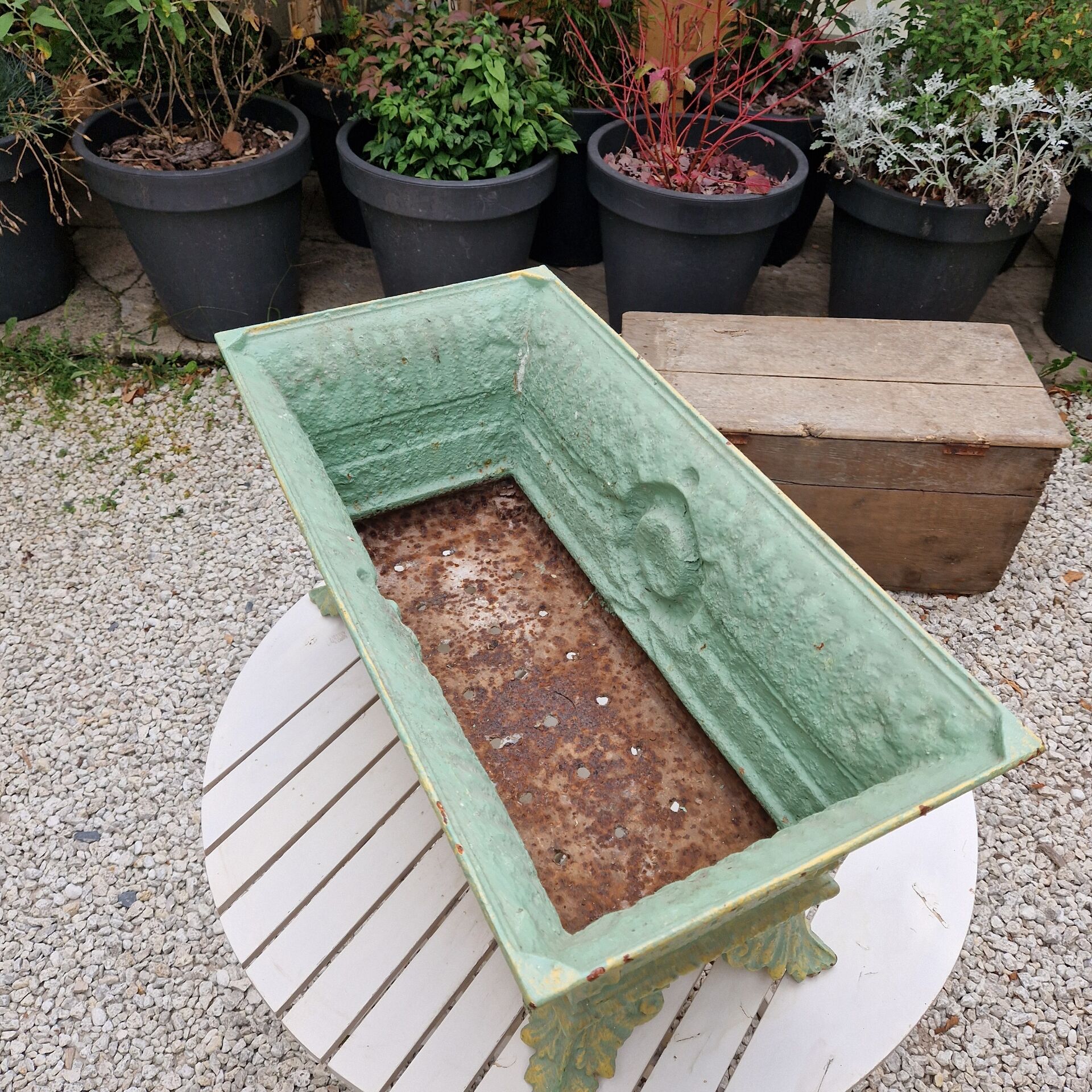 Old cast iron vase 1900, 19th-century Médicis style planter