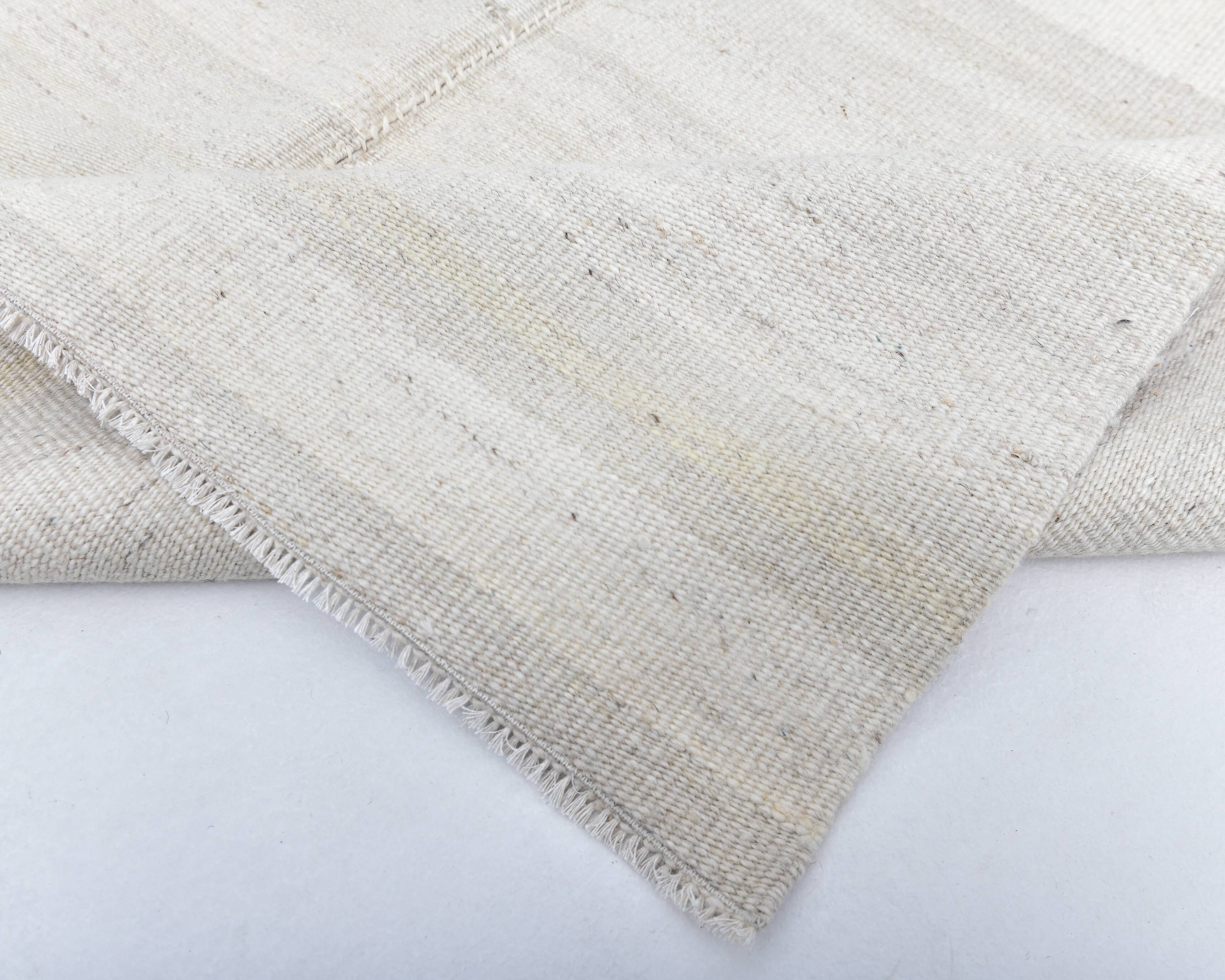 Tapis kilim en laine crème 205x132 cm, tapis kilim en laine blanche 4x7, tapis kilim uni.