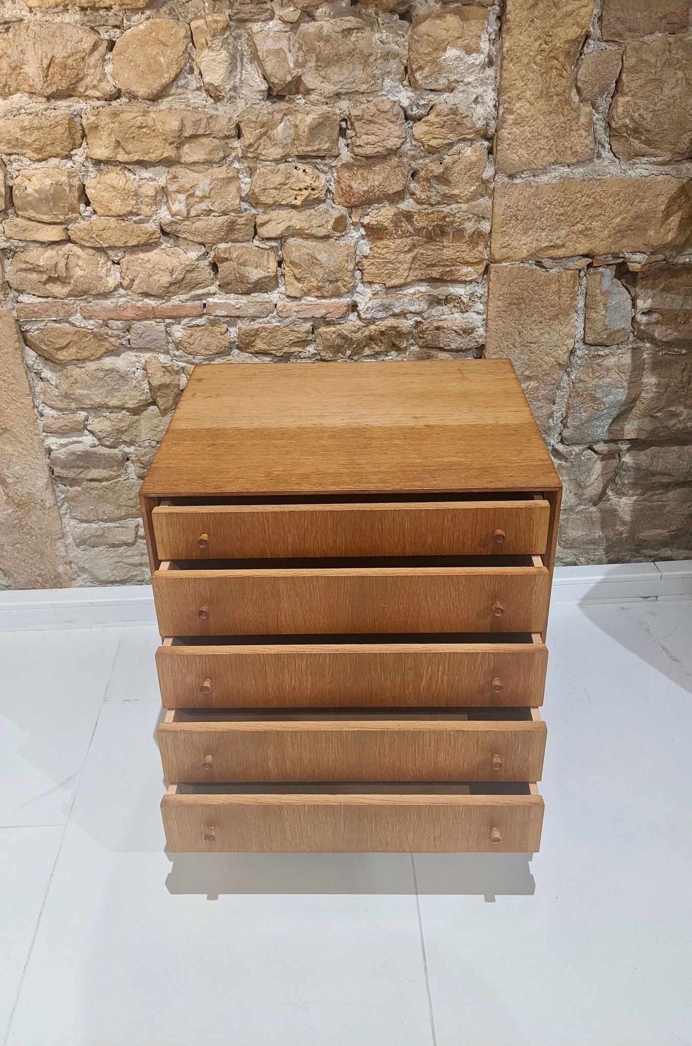 Oak chest of drawers
