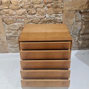 Oak chest of drawers
