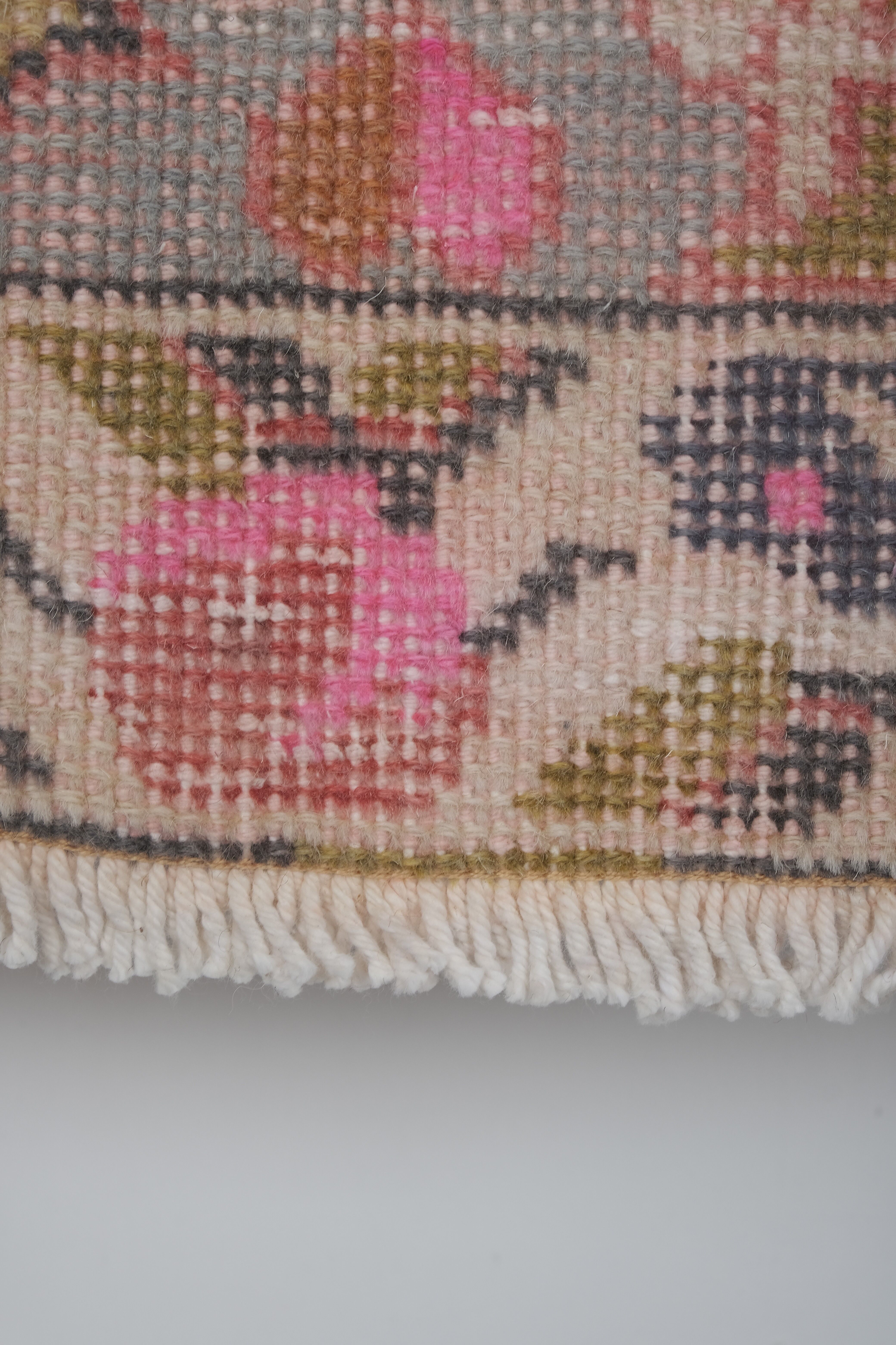 Vintage Turkish rug from Oushak, handwoven 129x213 cm