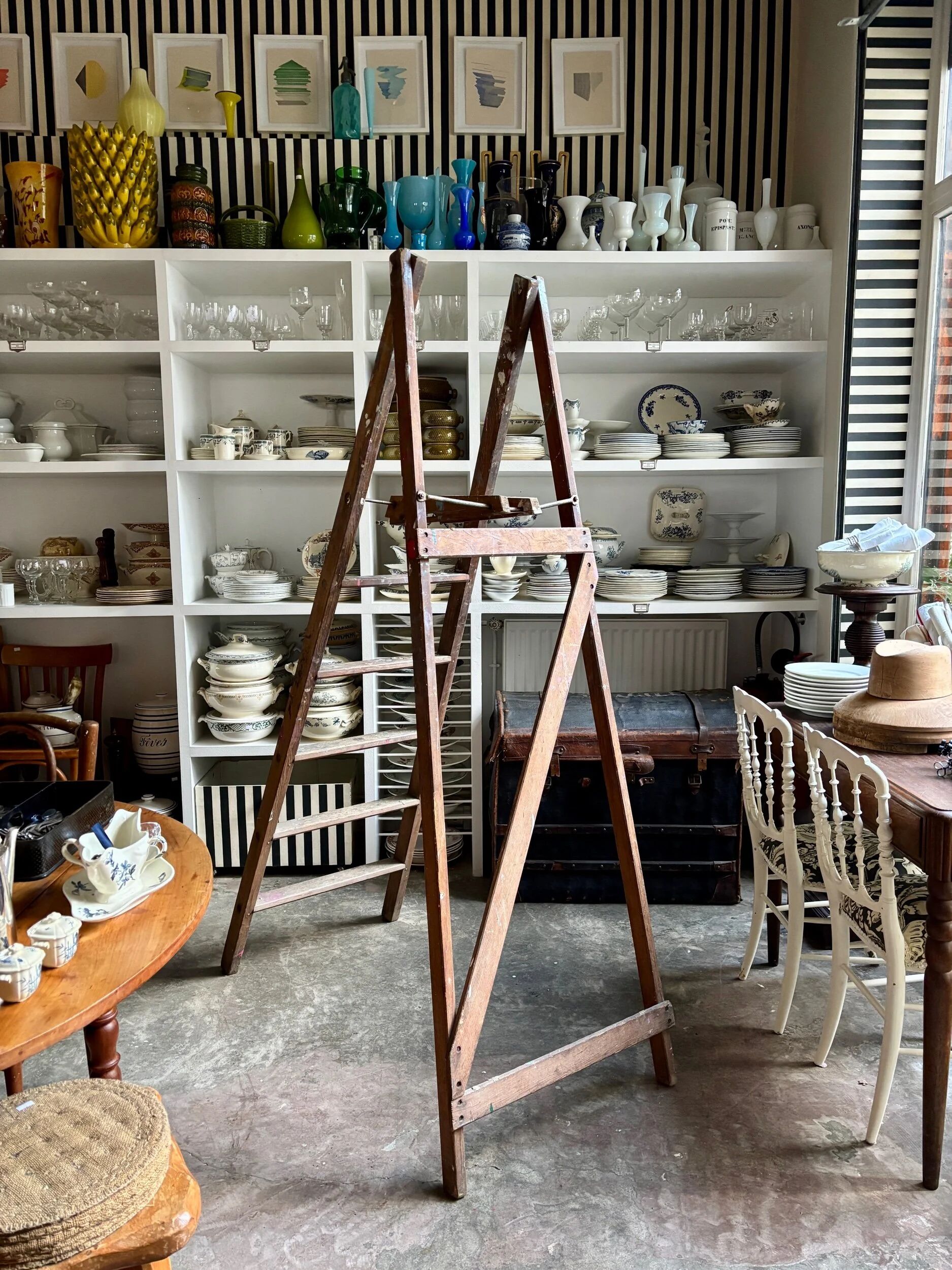 Dark wood 5-step stool