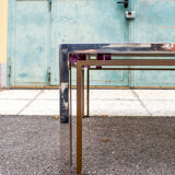 Table basse en acier et laiton, avec décorations en plexiglas coloré Italie années 70