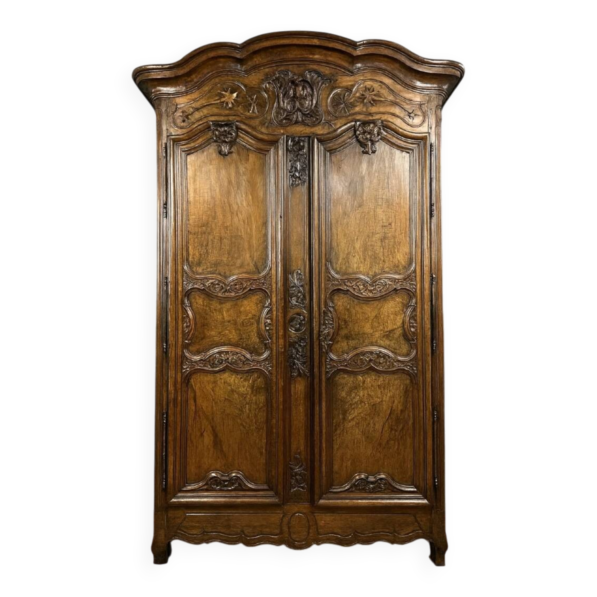 Very important Lyonnais wardrobe from the Louis XV period in solid walnut / height 295 cm